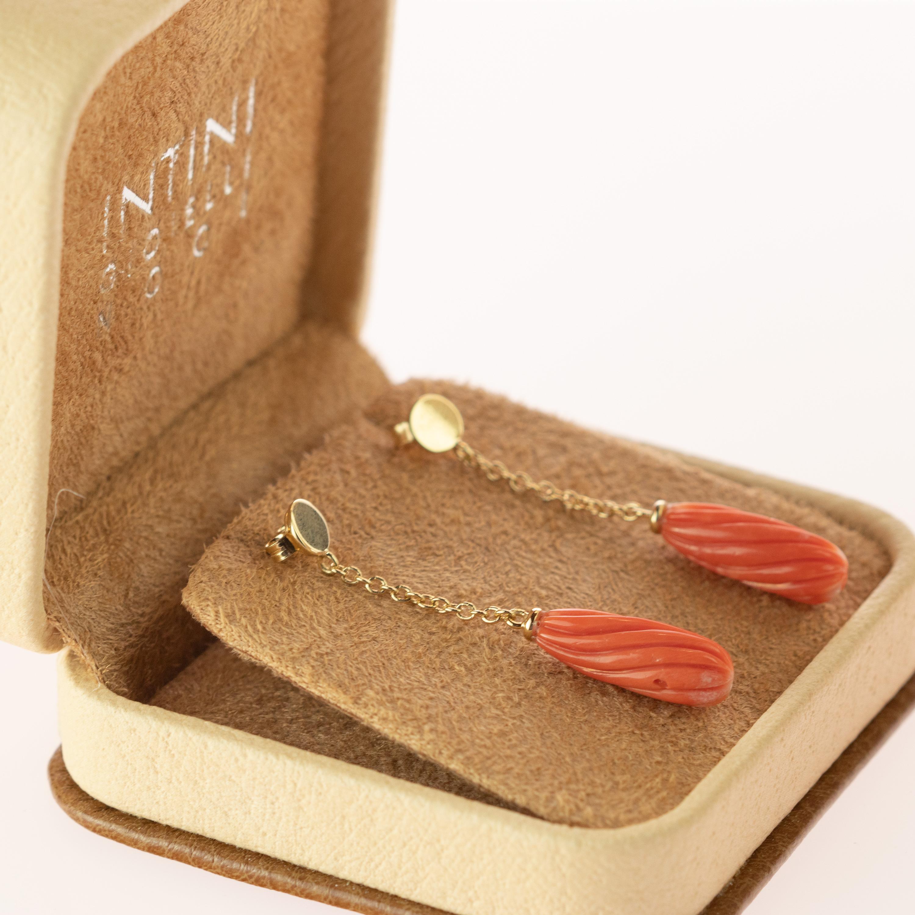 Art Deco Salmon Natural Coral Carved Long Drop 18 Karat Gold Dangle Deco Intini Earrings For Sale