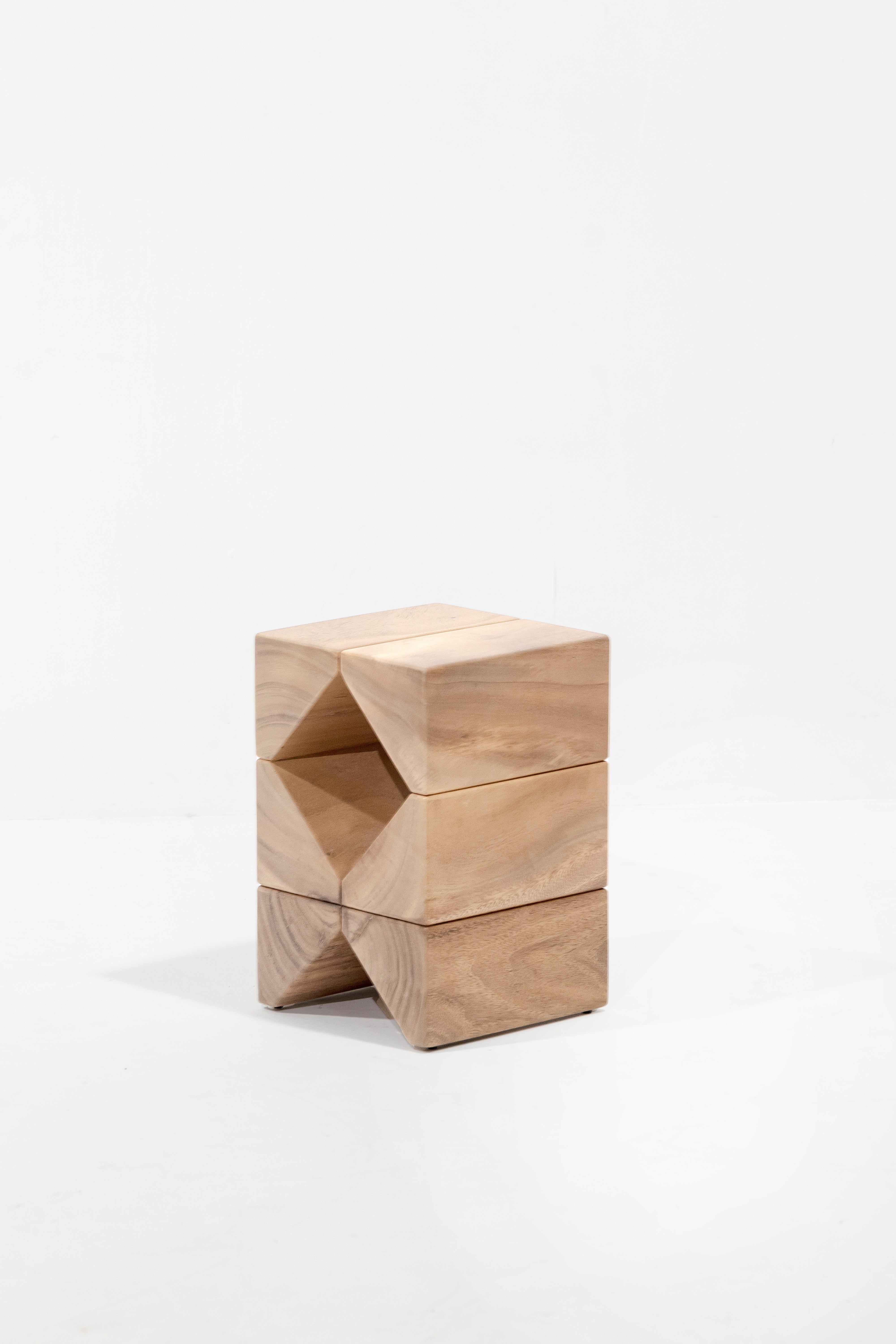 Salmon, Natural Light Side Table Monkey Pod Wood In New Condition For Sale In Chiangmai, TH