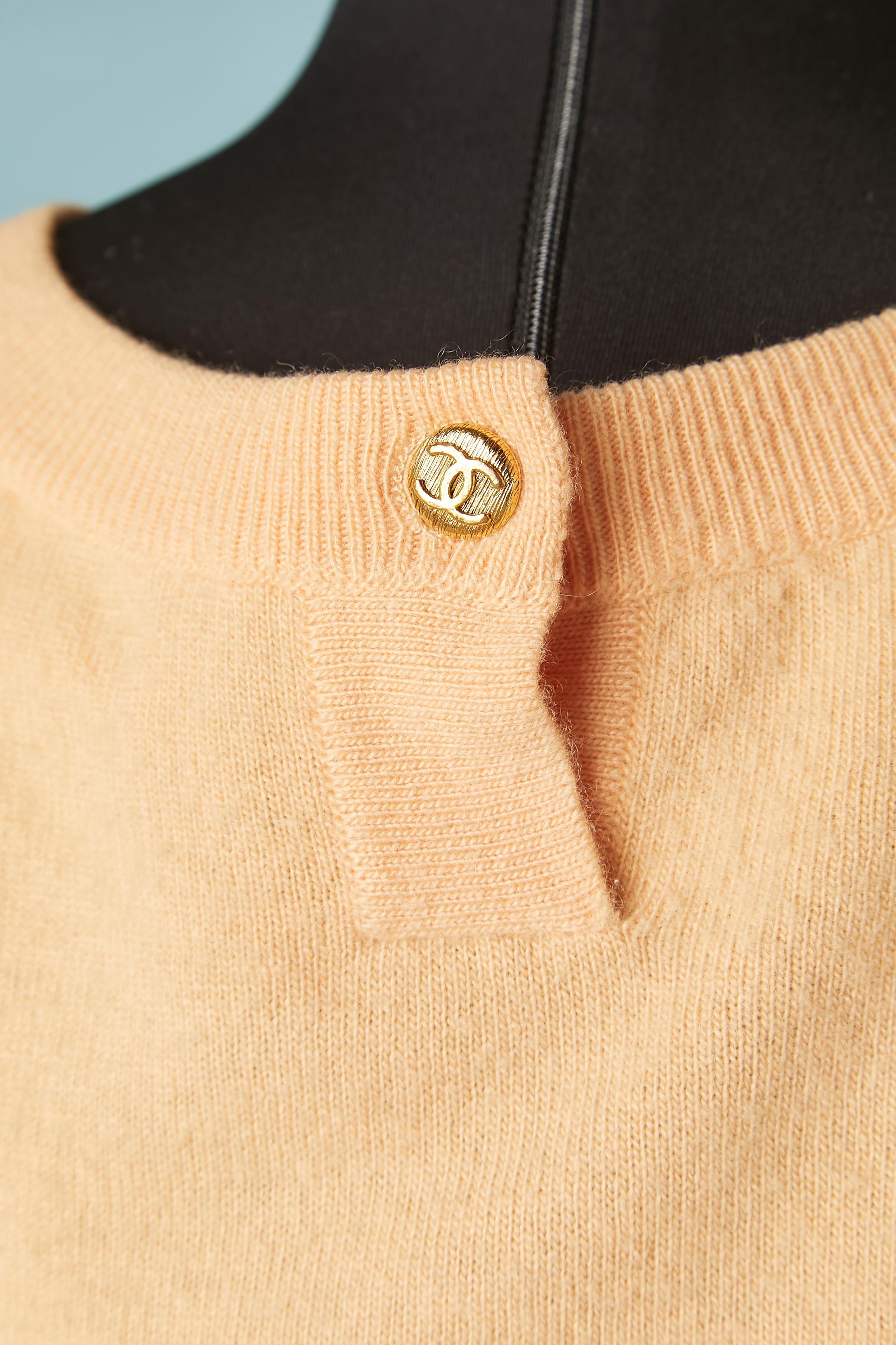 Salmon pink cashmere sweater with short sleeves CHANEL Boutique  For Sale 1