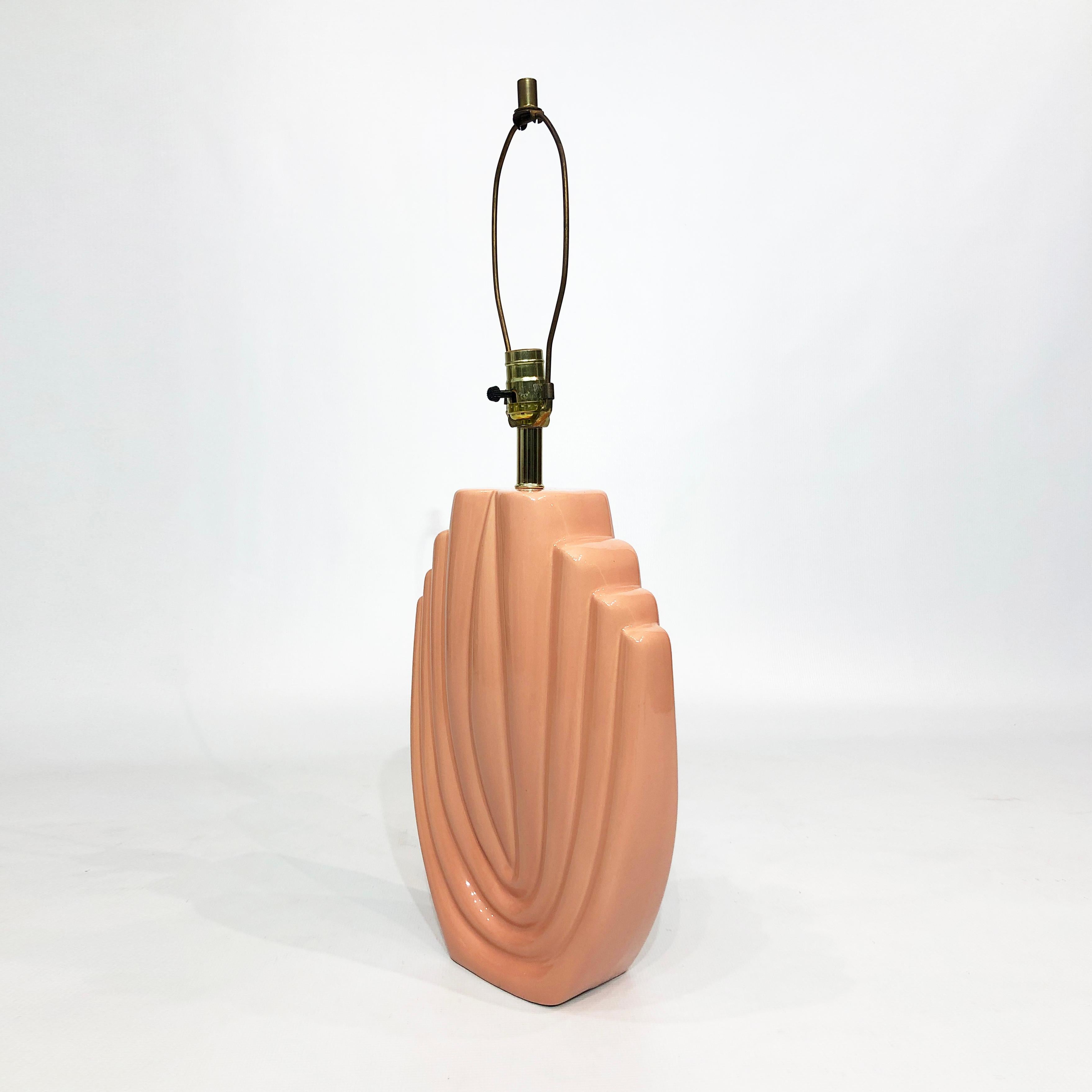 Lampe de bureau en céramique rose saumon des années 1970, style Art Déco, style Hollywood Regency Pastel en vente 4