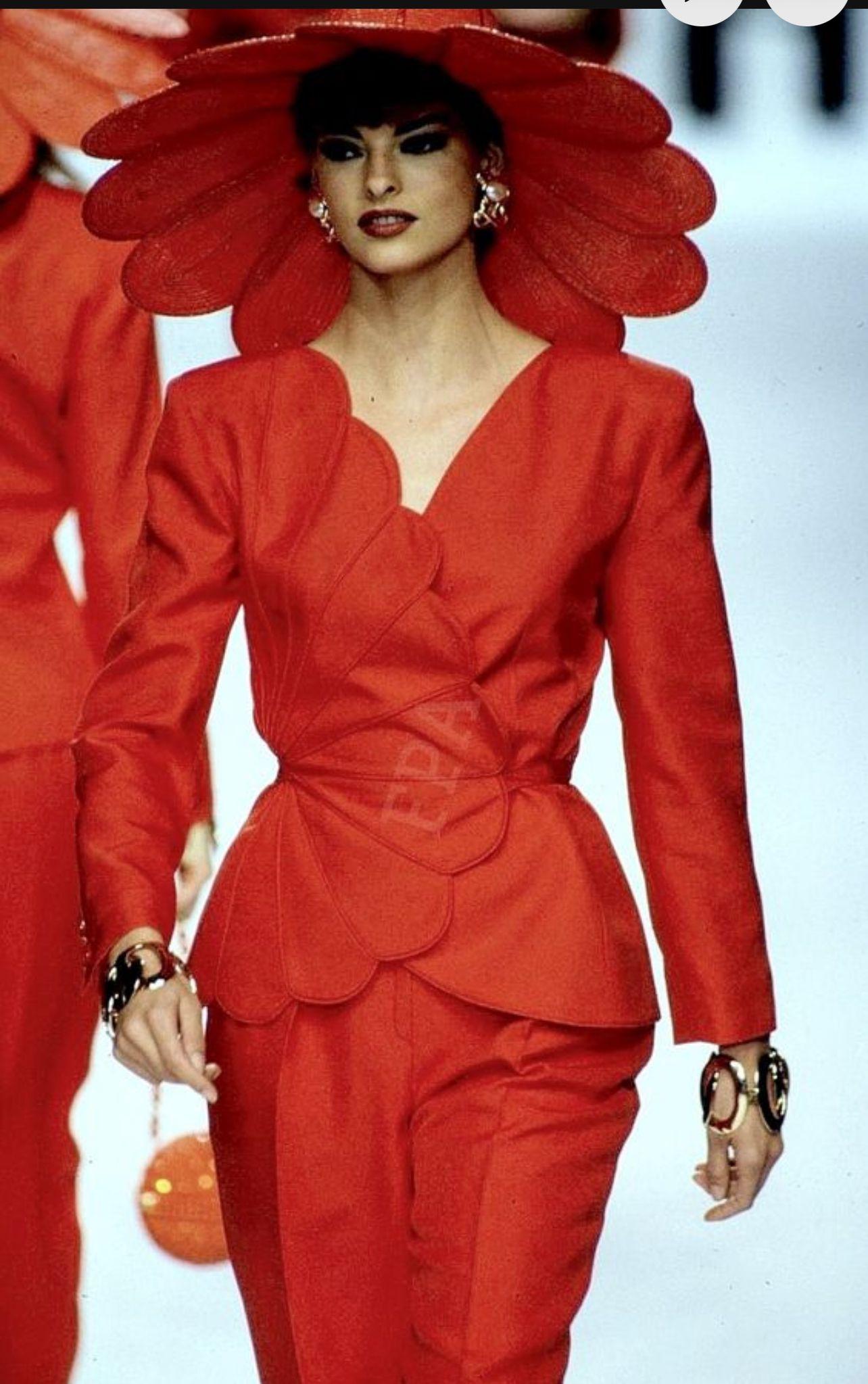 Salmon pink raw silk skirt-suit with cut-work Valentino Boutique 1992 For Sale 5