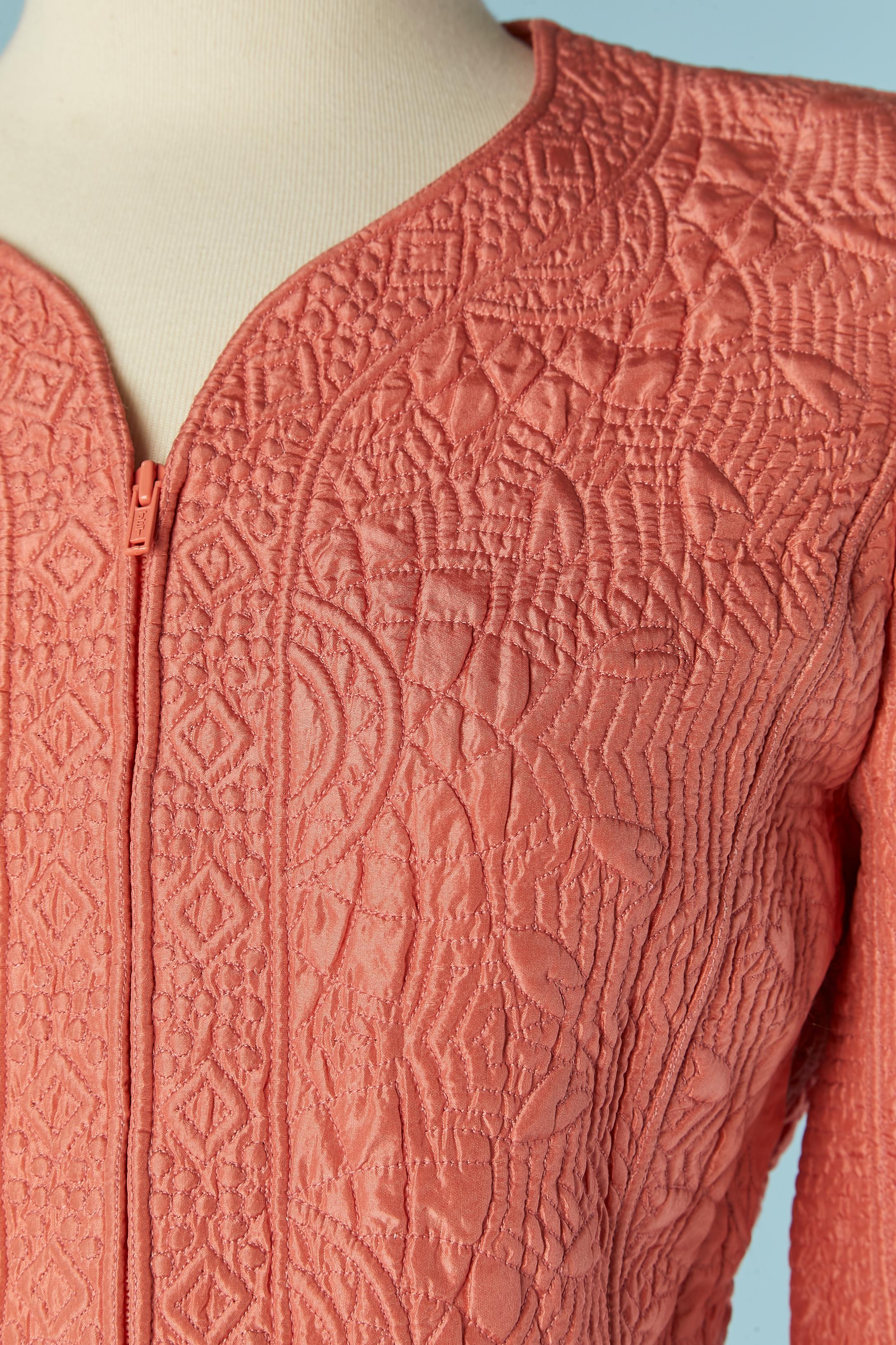 Salmon pink silk quilted skirt-suit. No lining inside the jacket but the back of the silk is in cotton and there is a piping around the arm-hole. Zip closure on the middle front and on the cuffs. Shoulder-pad. 
SIZE 4 (Us) S 