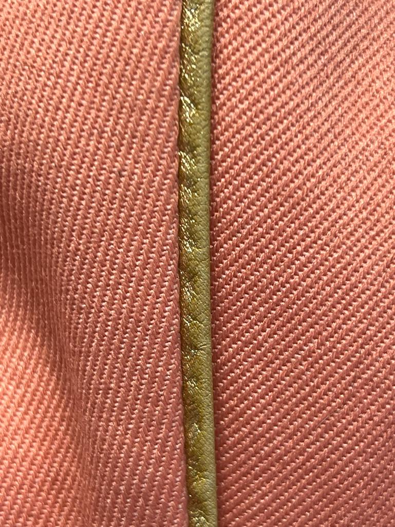 Giacca monopetto rosa salmone con profili dorati Fendi Jeans in vendita 1