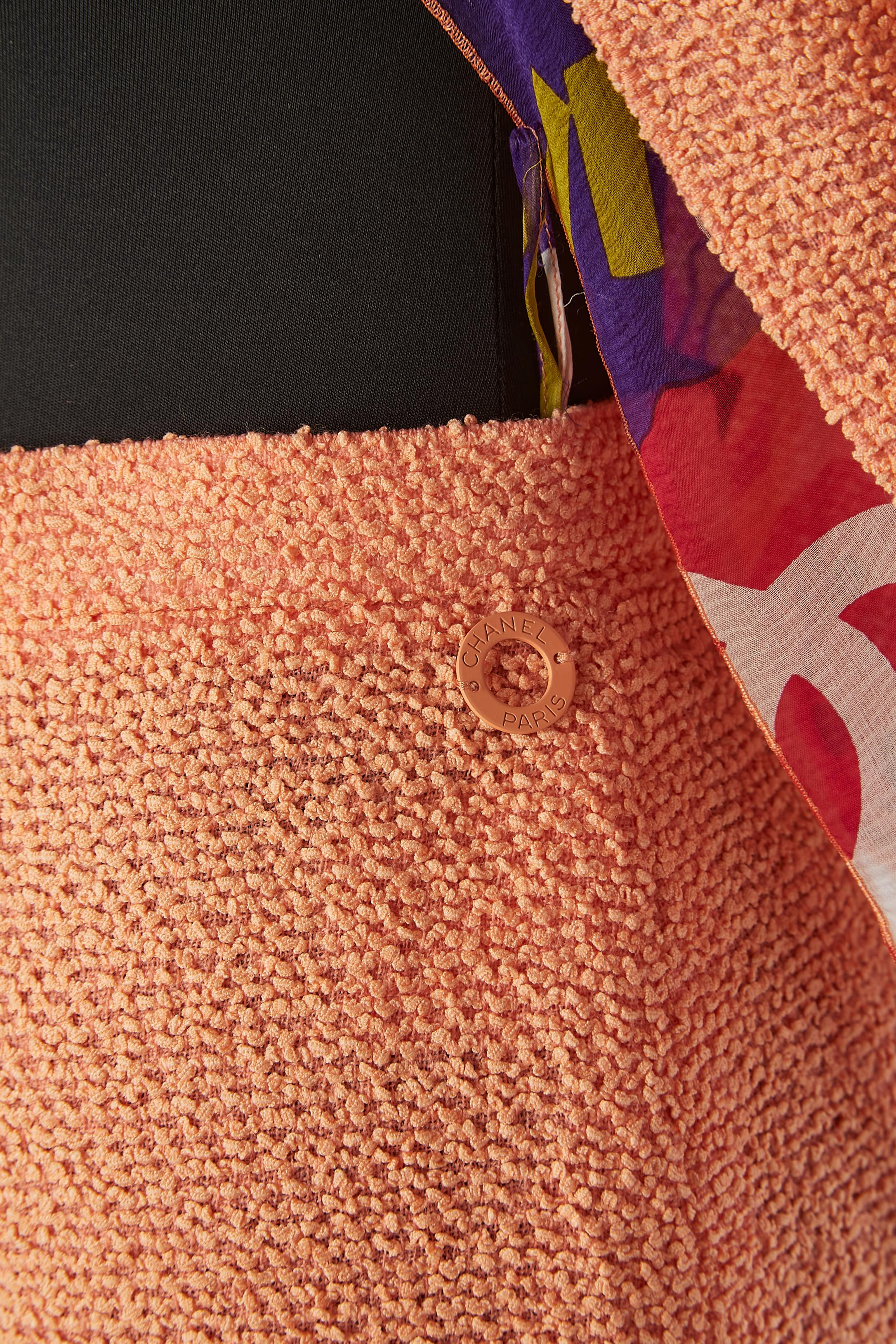 Costume jupe rose saumon avec doublure et bordure en mousseline de soie imprimée Chanel SS 2000 en vente 6