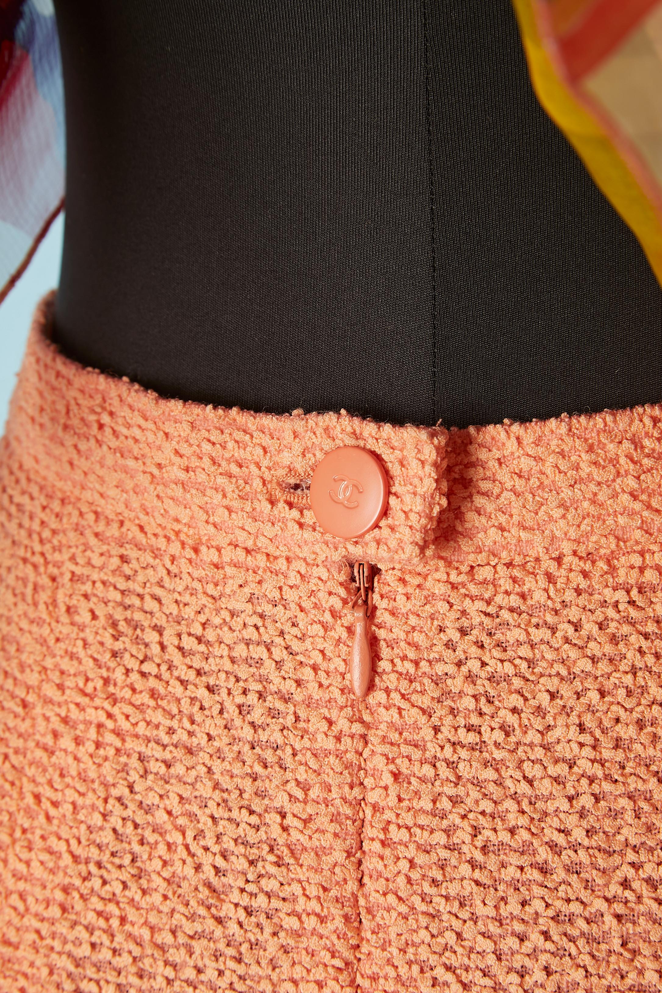 Costume jupe rose saumon avec doublure et bordure en mousseline de soie imprimée Chanel SS 2000 en vente 2