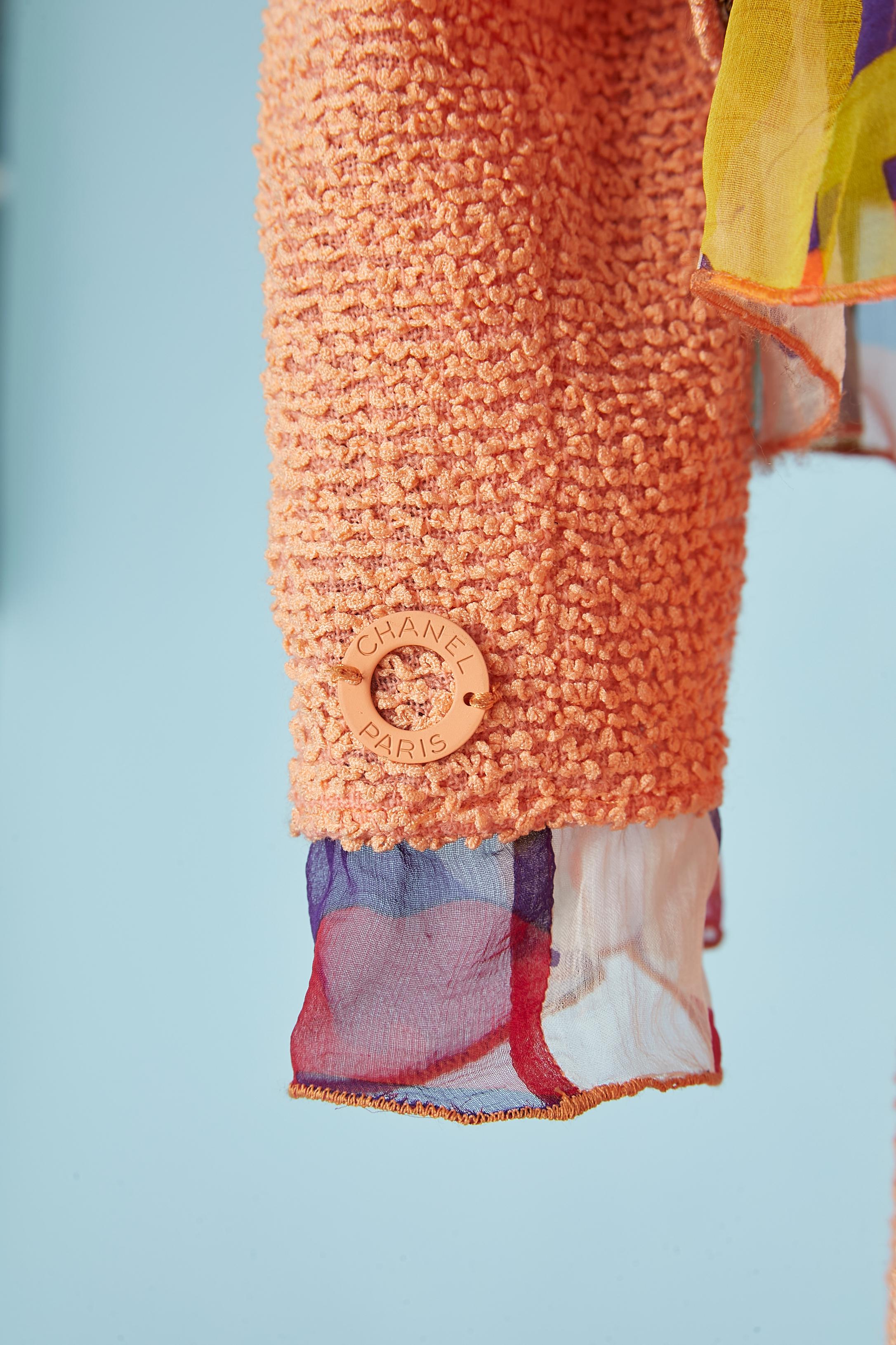 Costume jupe rose saumon avec doublure et bordure en mousseline de soie imprimée Chanel SS 2000 en vente 3