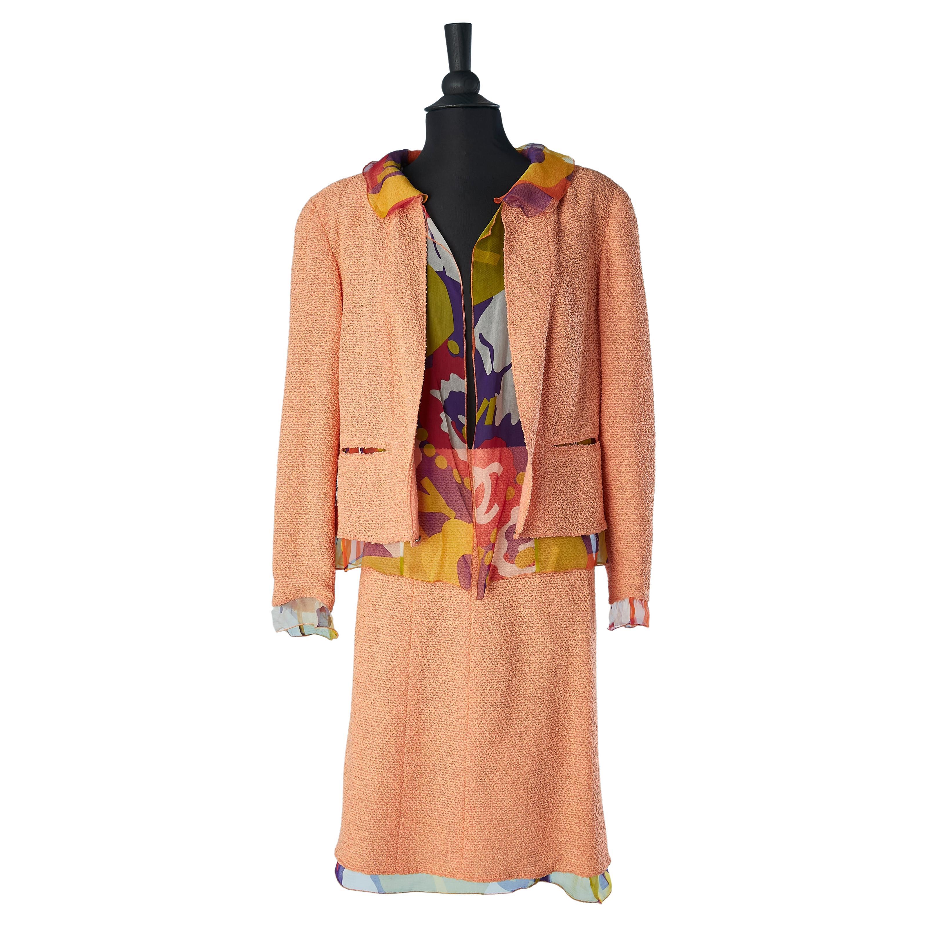 Salmon pink skirt suit with printed silk chiffon lining and edge Chanel SS 2000 For Sale
