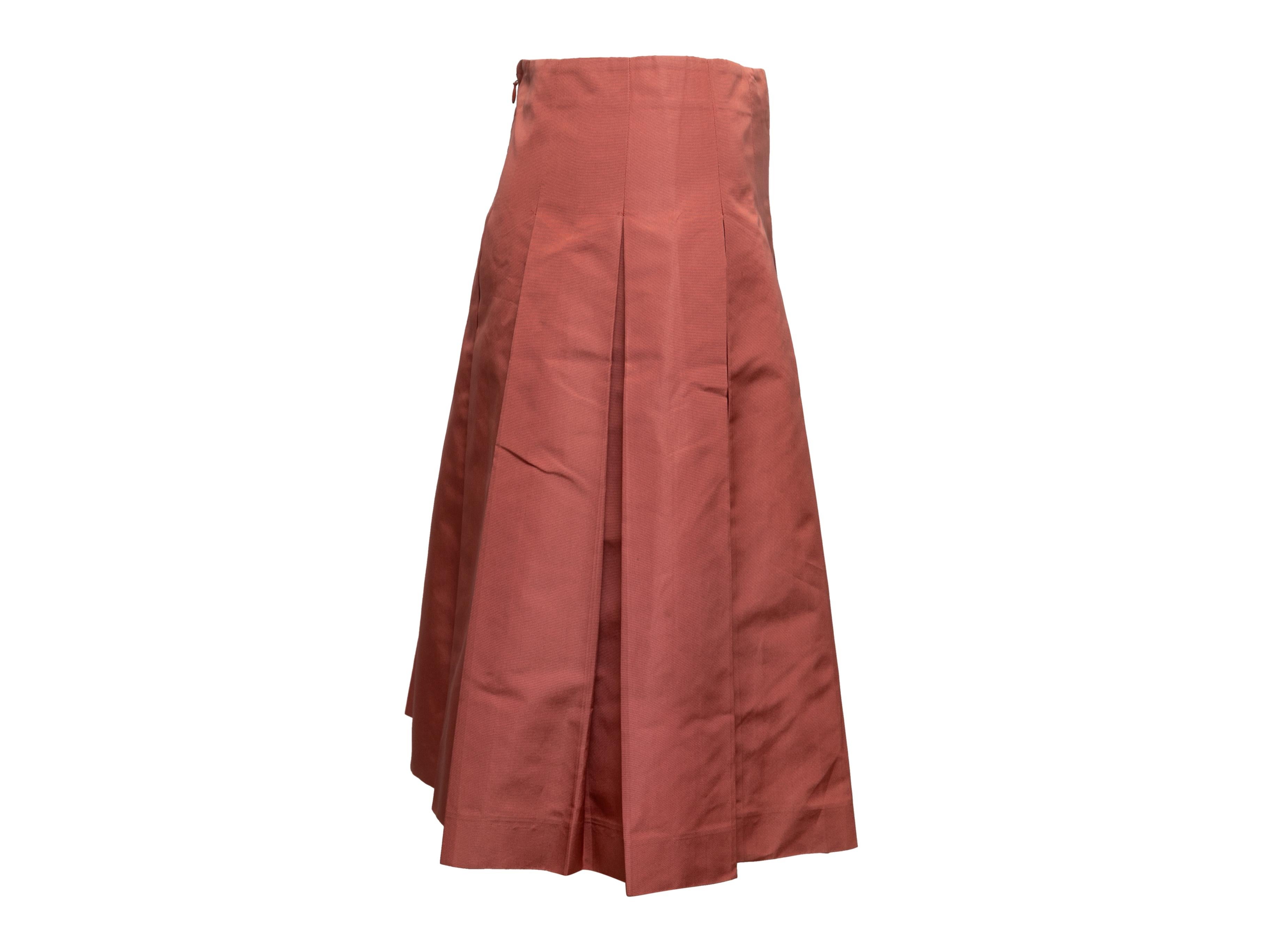 Salmon Prada Silk Pleated Skirt Size IT 38 In Good Condition For Sale In New York, NY