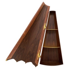 Armoire en noyer Salmon schield