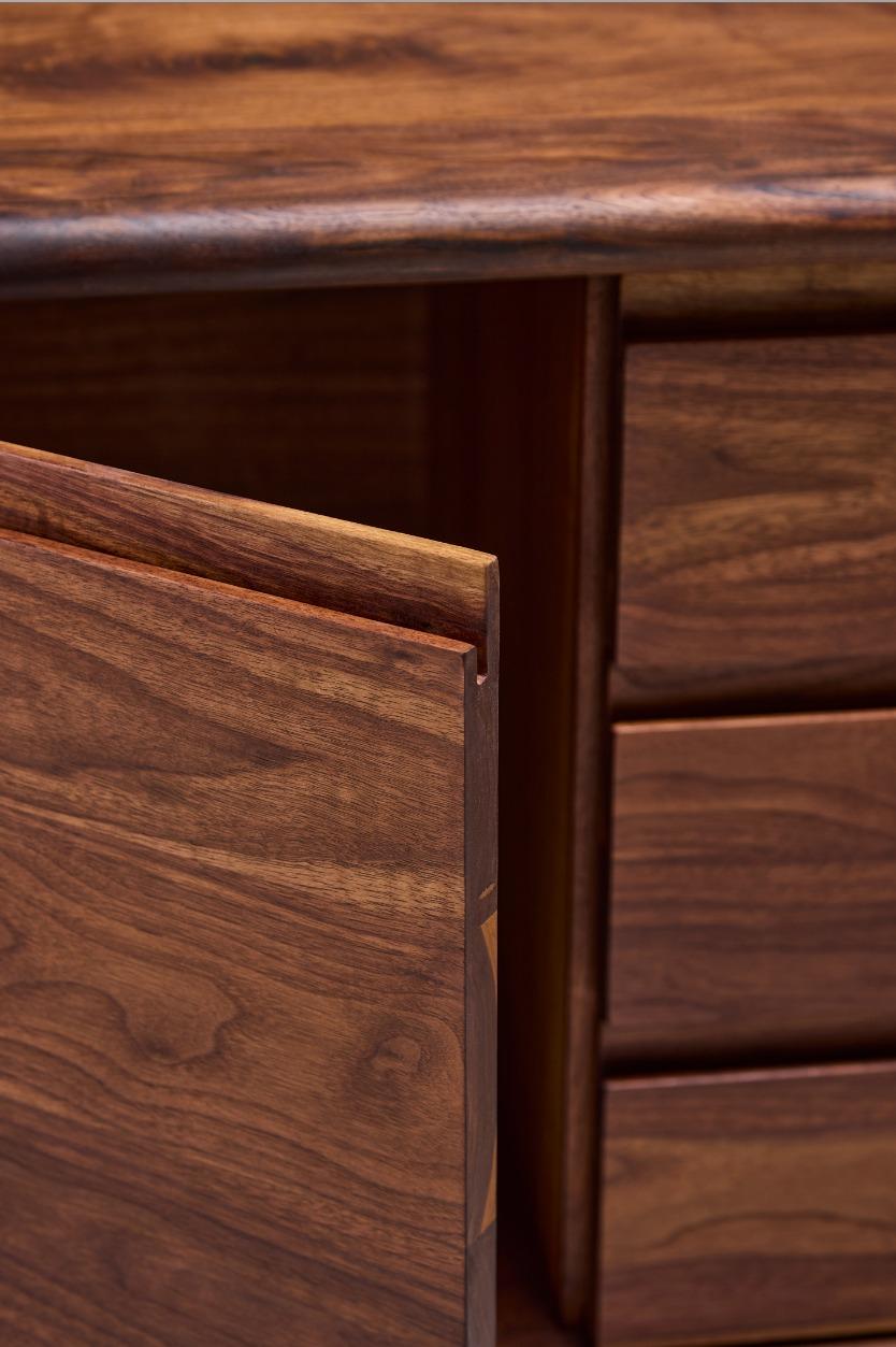 XXI secolo e contemporaneo Credenza Salomon in Wood Wood con finitura a olio naturale di Kresta Studio in vendita