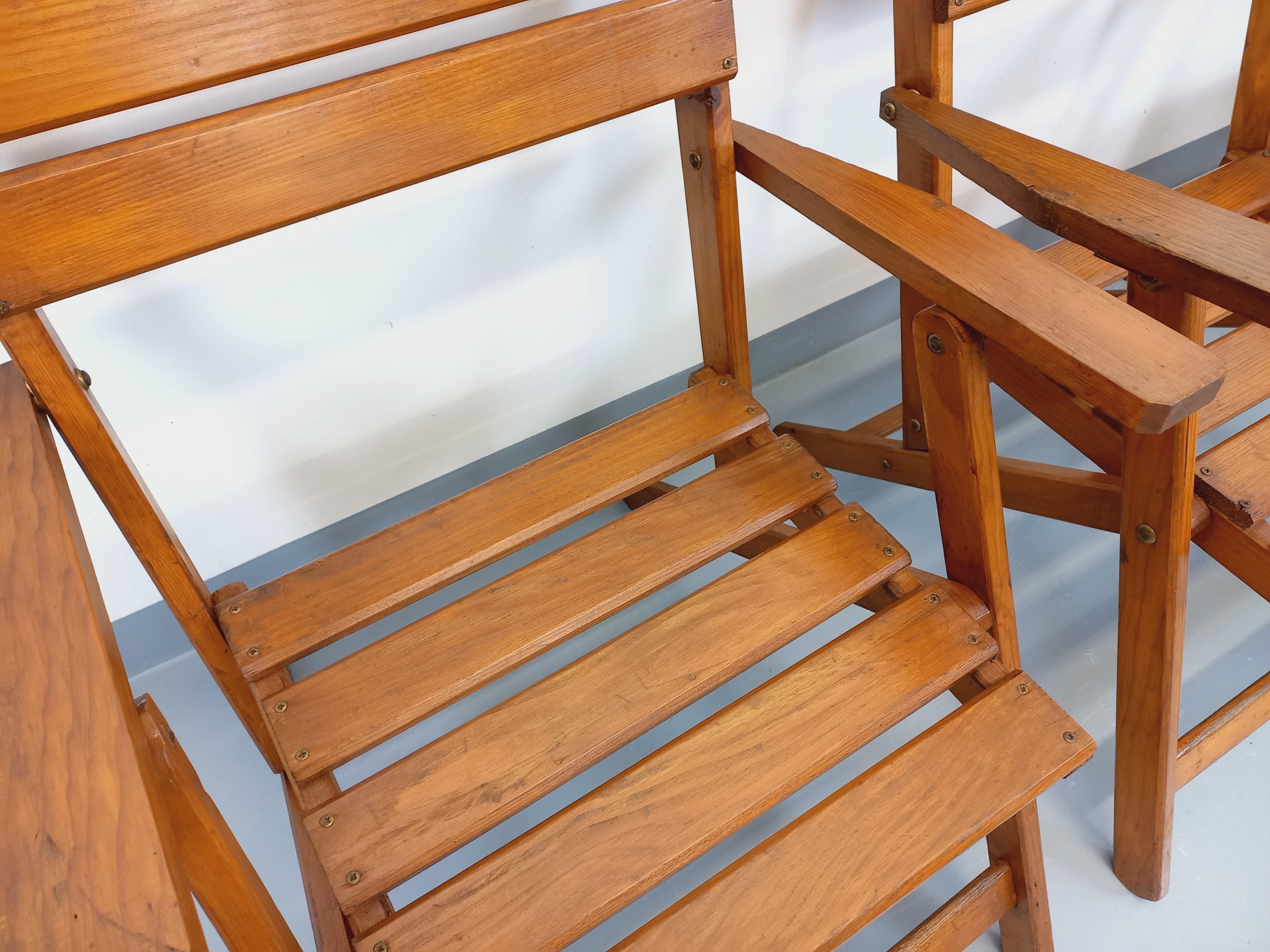 Salon de jardin vintage composé d'une table avec rallonges et de 4 fauteuil bois en vente 6