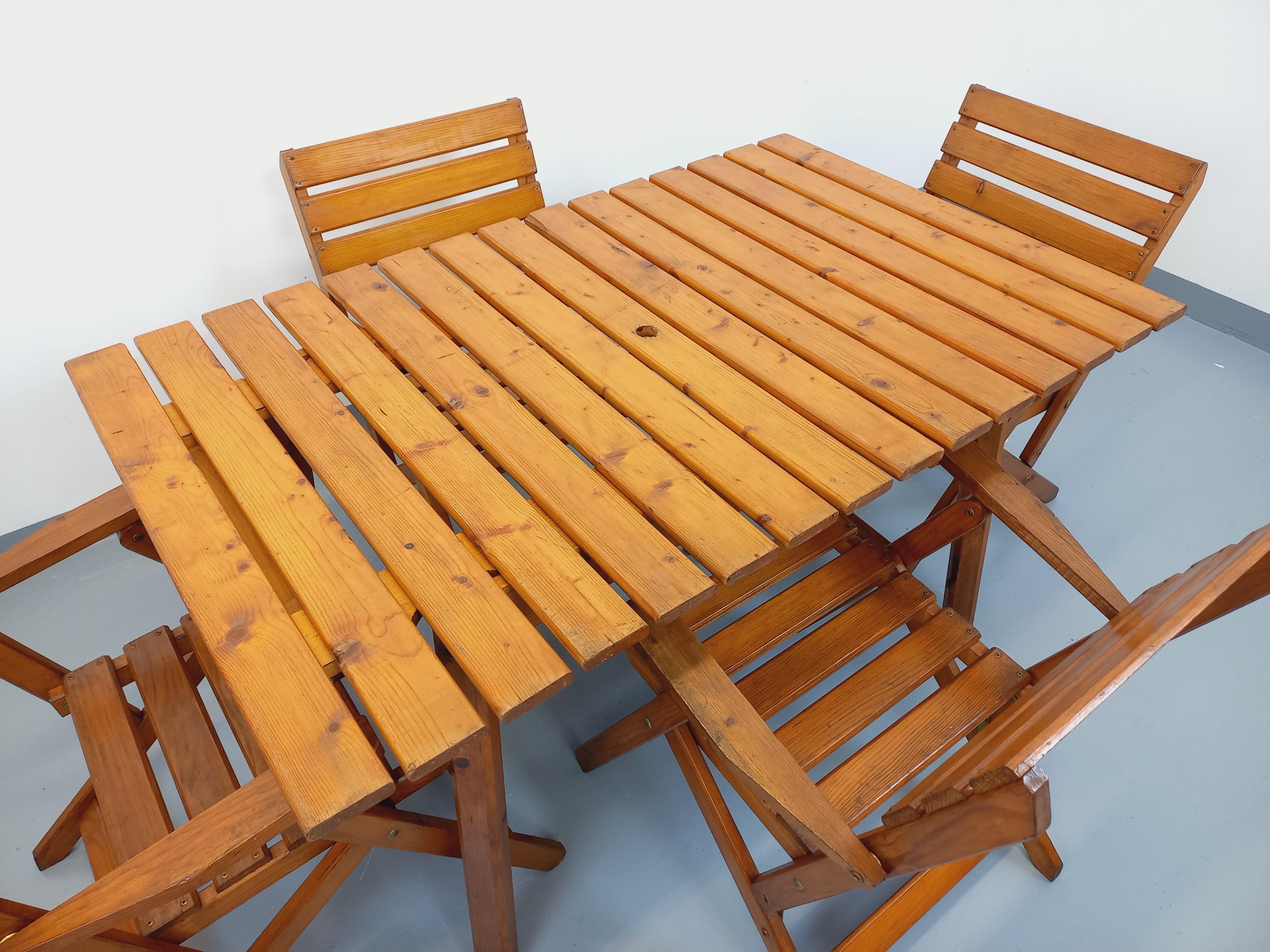 Mid-Century Modern Salon de jardin vintage composé d'une table avec rallonges et de 4 fauteuil bois en vente