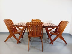Salon de jardin vintage composé d’une table et de 4 chaises en bois années 60