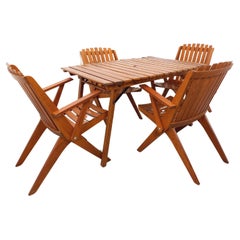 Salon de jardin vintage composé d’une table et de 4 chaises en bois années 60