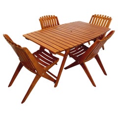Salon de jardin vintage composé d’une table et de 4 chaises en bois années 60