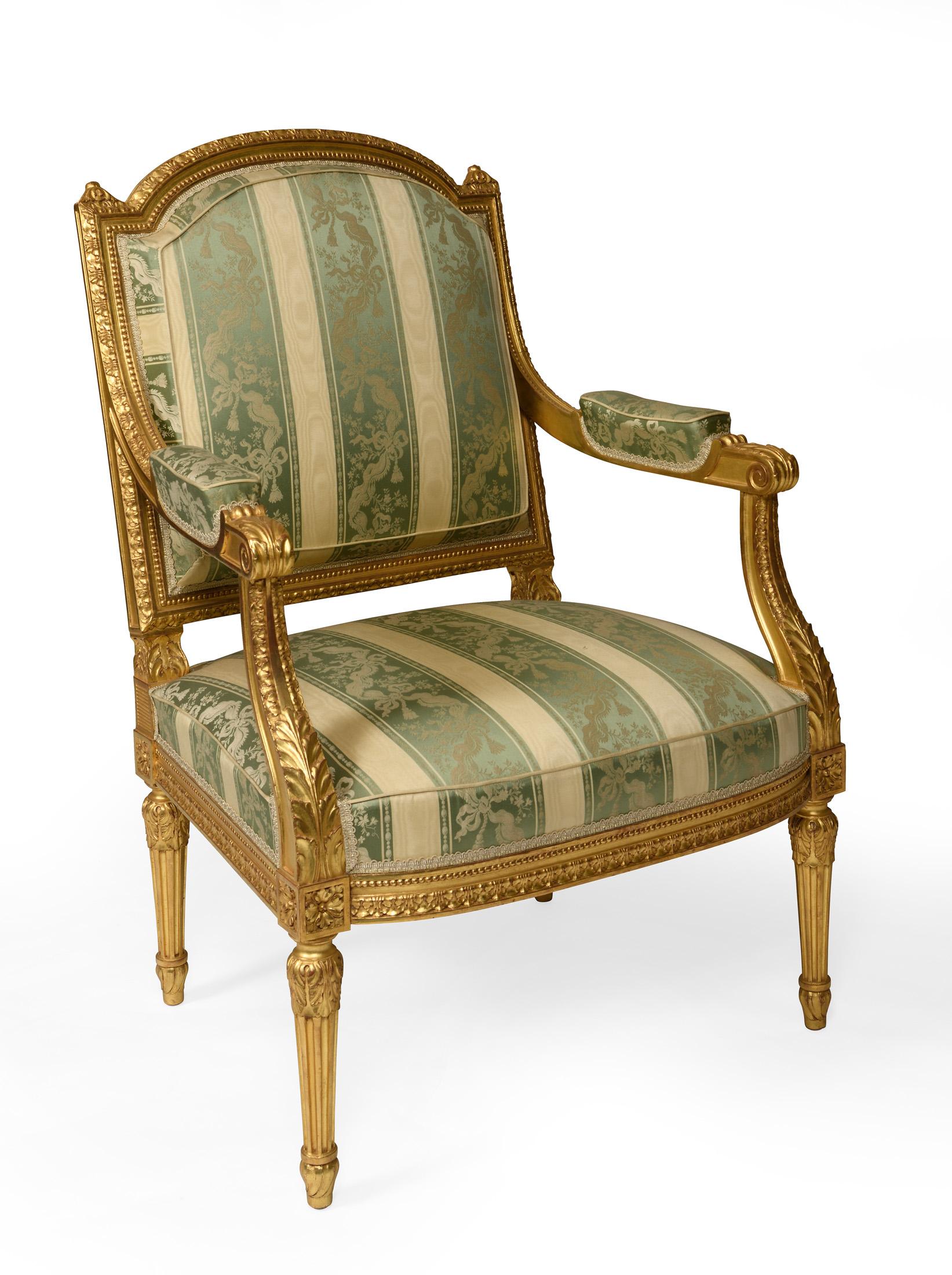 Tissu Ensemble de salon comprenant un canapé et 4 fauteuils en bois doré de style Louis XVI en vente