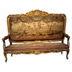 Set da salotto composto da un divano e sei poltrone
