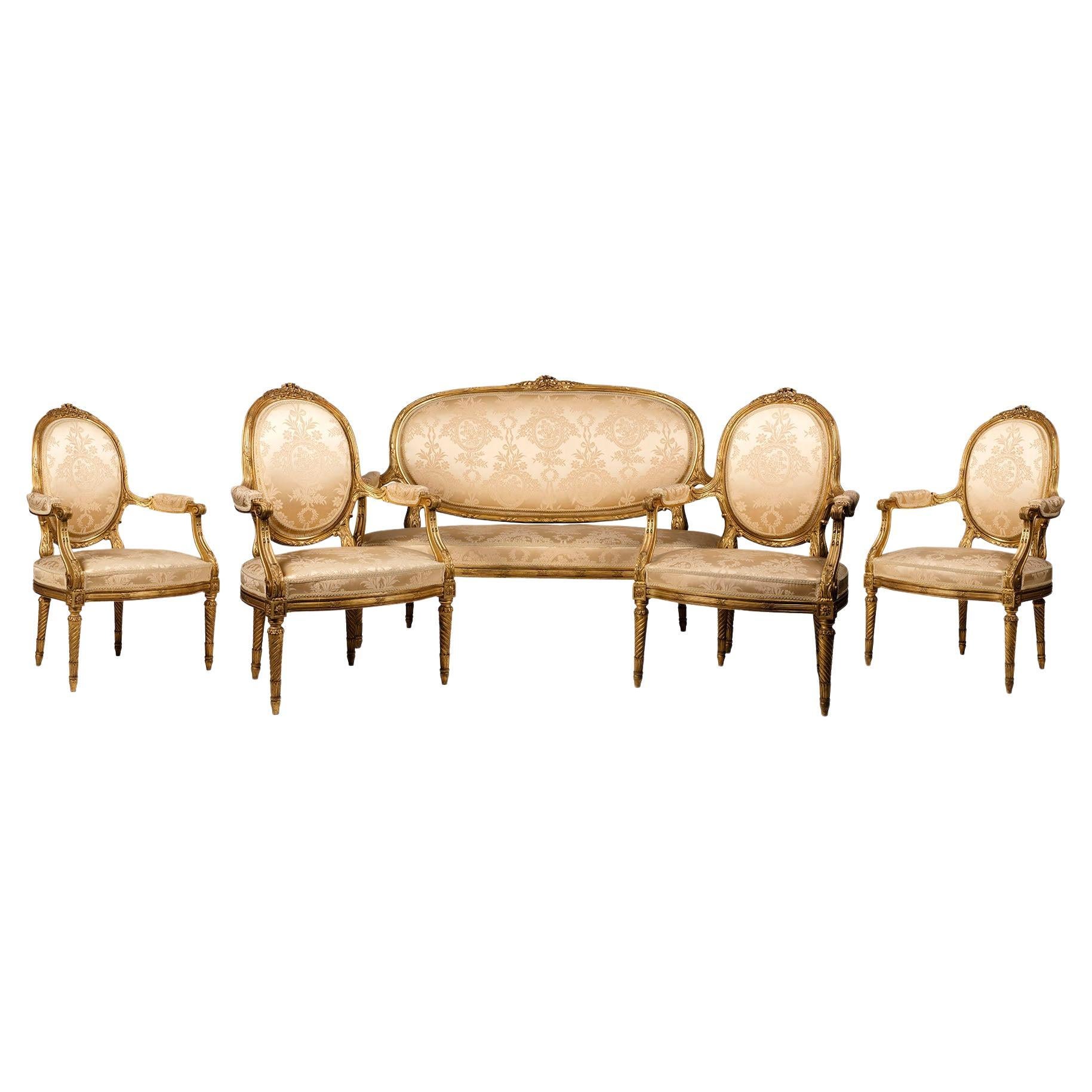 Set de salon  Composé de quatre fauteuils et d'un canapé en bois doré  en vente