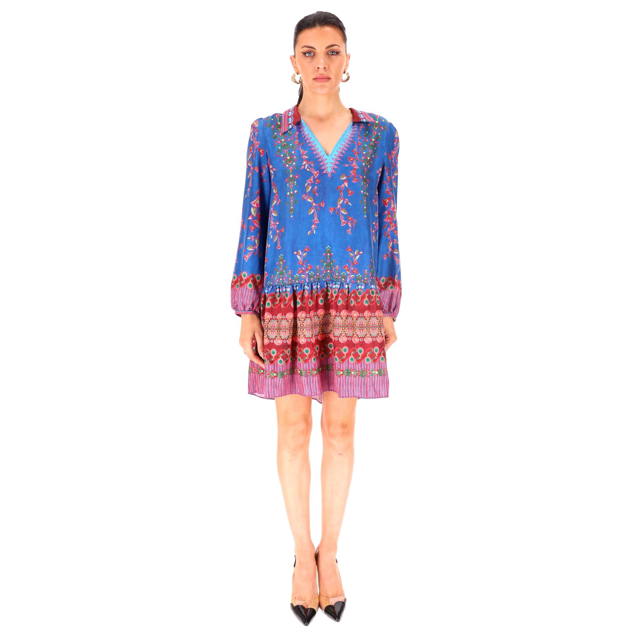 Saloni - Robe en soie plissée imprimée Lotus

Robe multicolore 'Jas' entièrement réalisée en soie et conçue avec un haut bleu vibrant orné d'un imprimé lotus et une jupe plissée avec un motif d'inspiration orientale.

Manches longues ballon avec