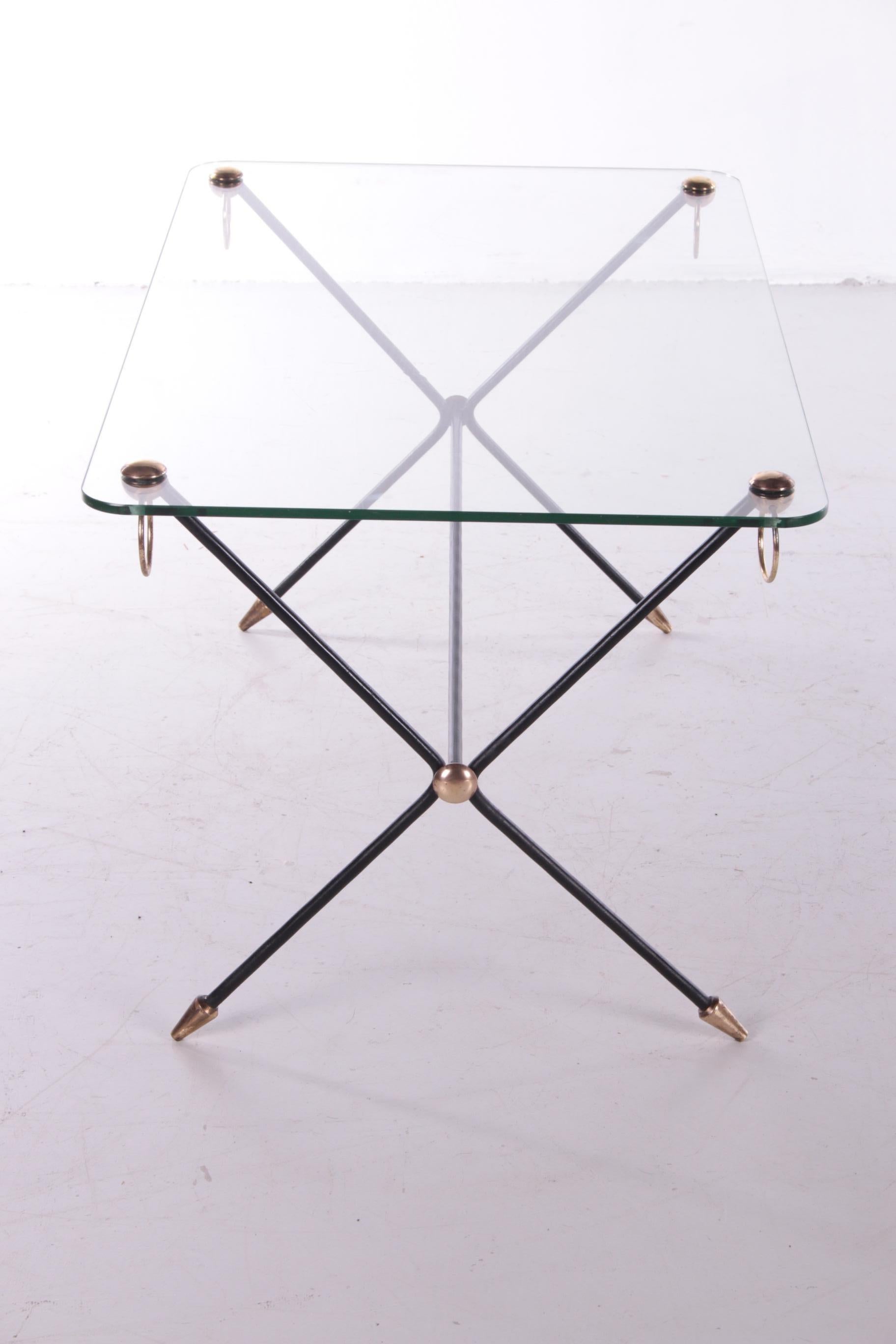 Français Table de salon ou table basse de Jacques Adnet à base en forme de X, modèle 1960