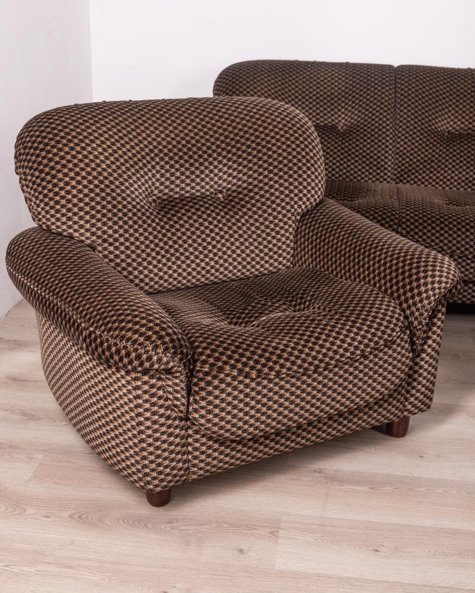 Late 20th Century Living room sofa and pair of vintage 1970s armchairs in Italian design fabric For Sale