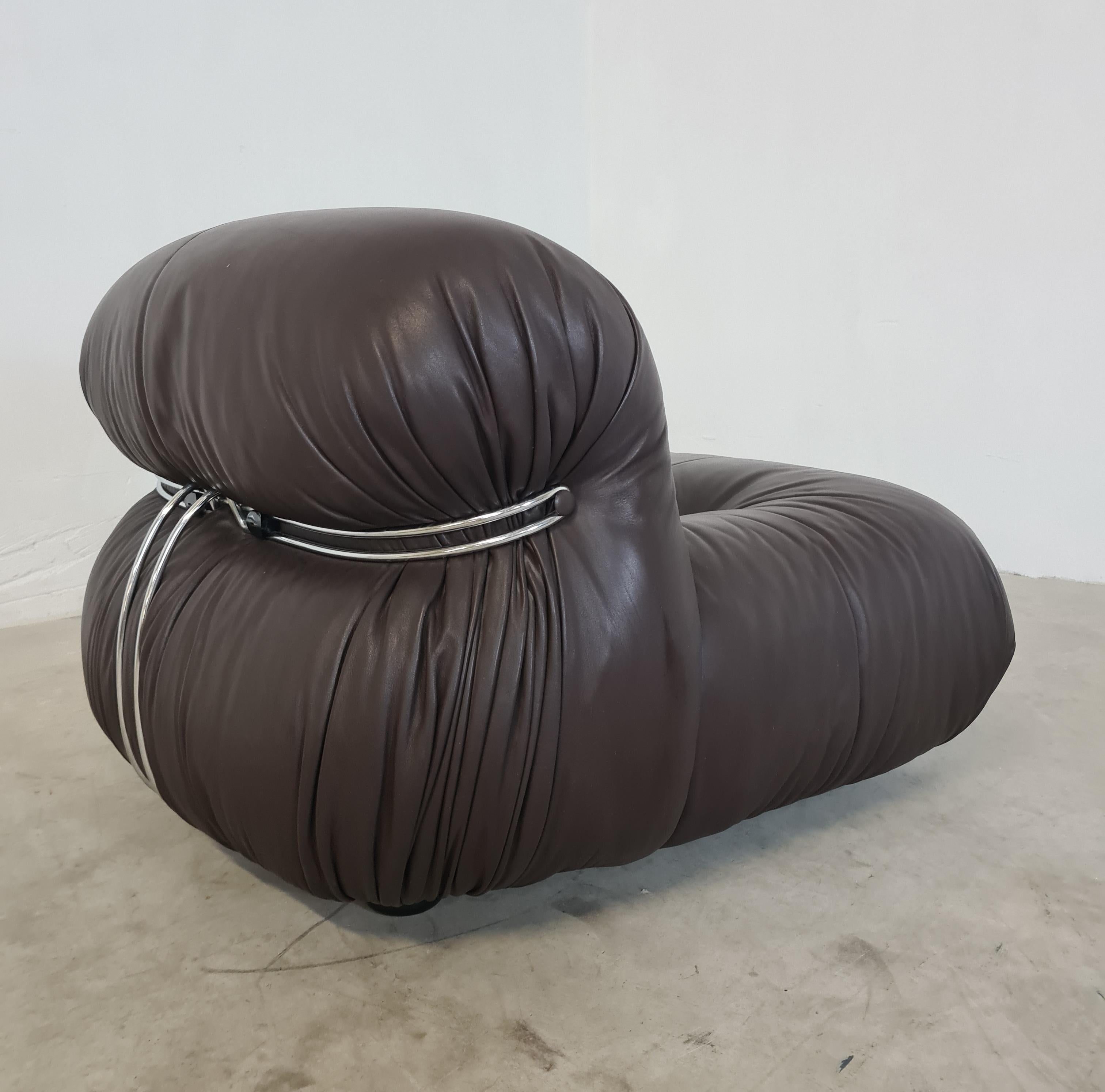 Pelle Divano e Poltrone Soriana di Afra e Tobia Scarpa per Cassina in vendita