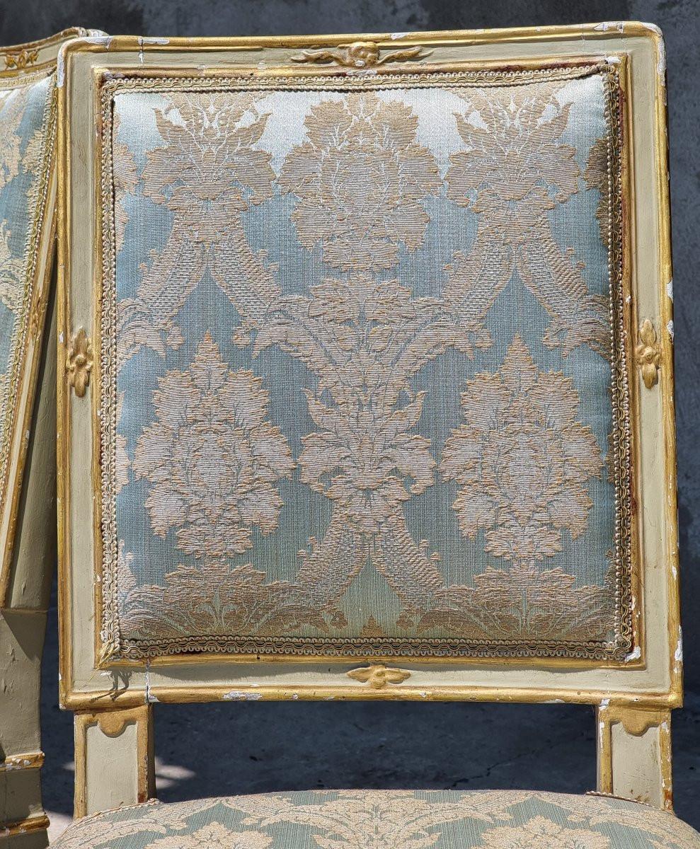 Intagliato a mano Salotto veneto laccato e dorato in foglia oro, fine XVIII secolo in vendita