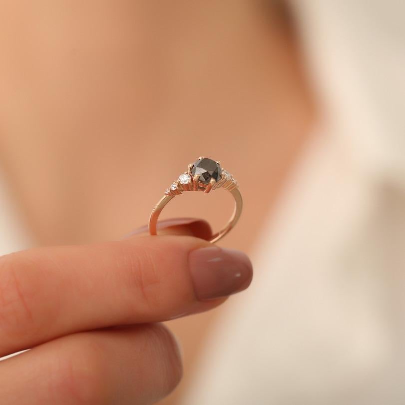Product Details :

• Made to Order

• Gold Kt: 14kt

• Available Gold Colors: Rose Gold, Yellow Gold, White Gold

• 0.21ct Natural Diamond

• 1.42ct Center Pear Salt And Pepper Diamond

• Diamond Color-Clarity: F-G Color VS/SI Clarity

• Comes with