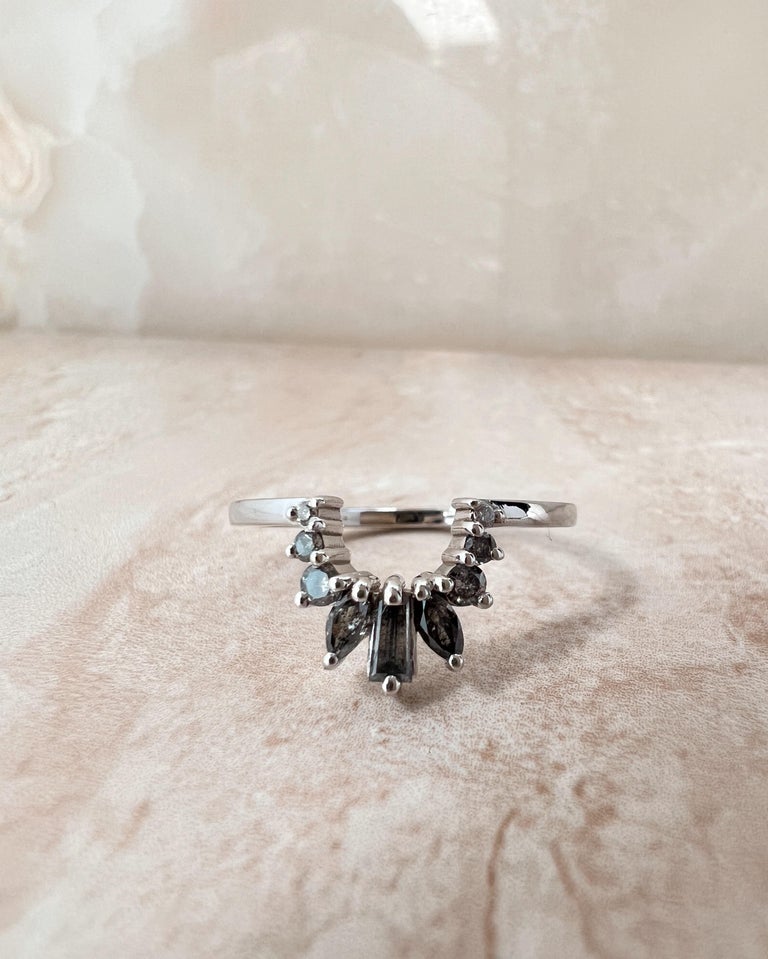 Salt and Pepper Diamond Baguette Cut 14K Crest Ring For Sale at 1stDibs