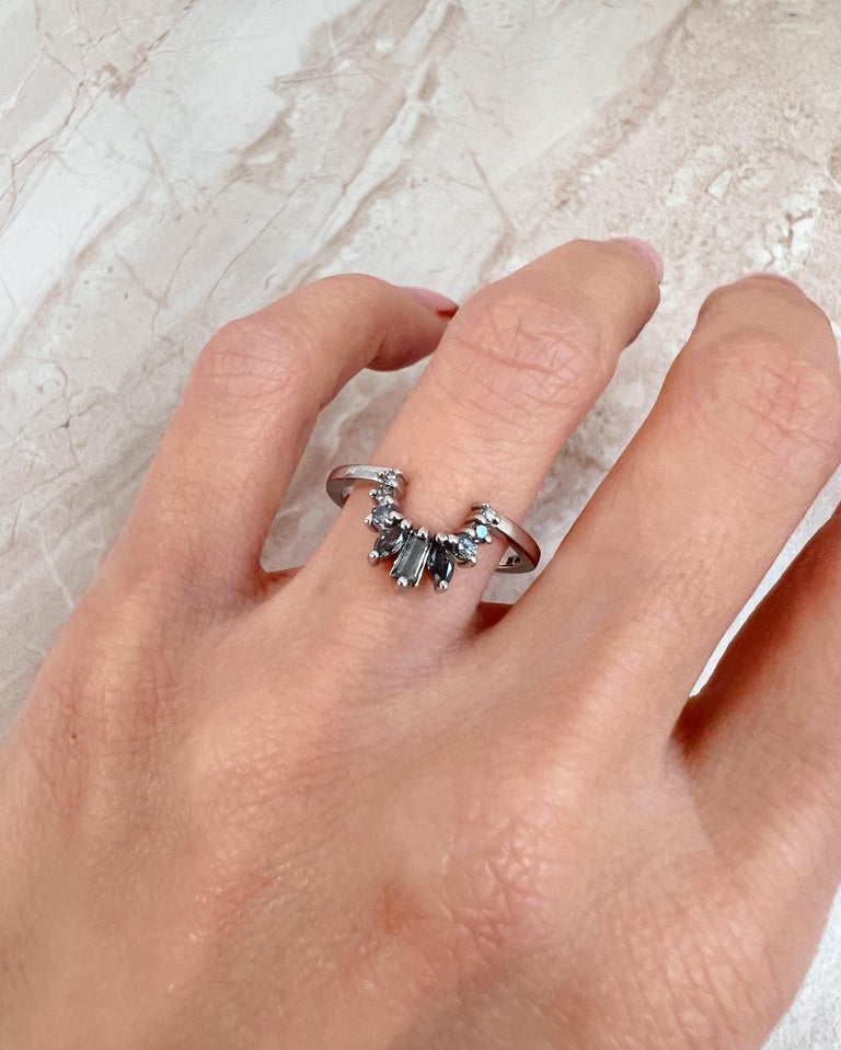 Salt and Pepper Diamond Baguette Cut 14K Crest Ring For Sale at 1stDibs