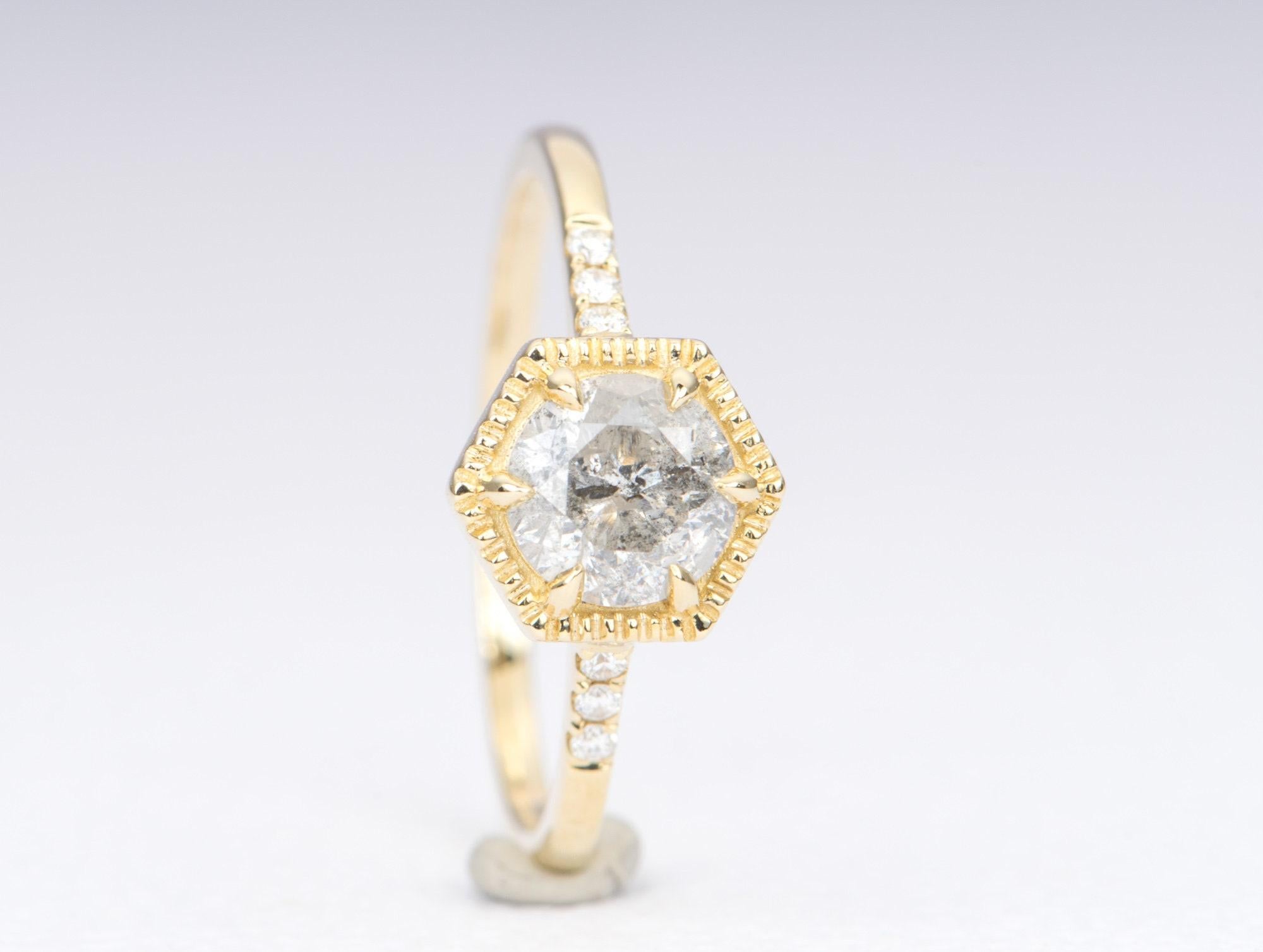 Salz und Pfeffer Diamant in Sechseckfassung 14K Gelbgold Verlobungsring im Zustand „Neu“ in Osprey, FL