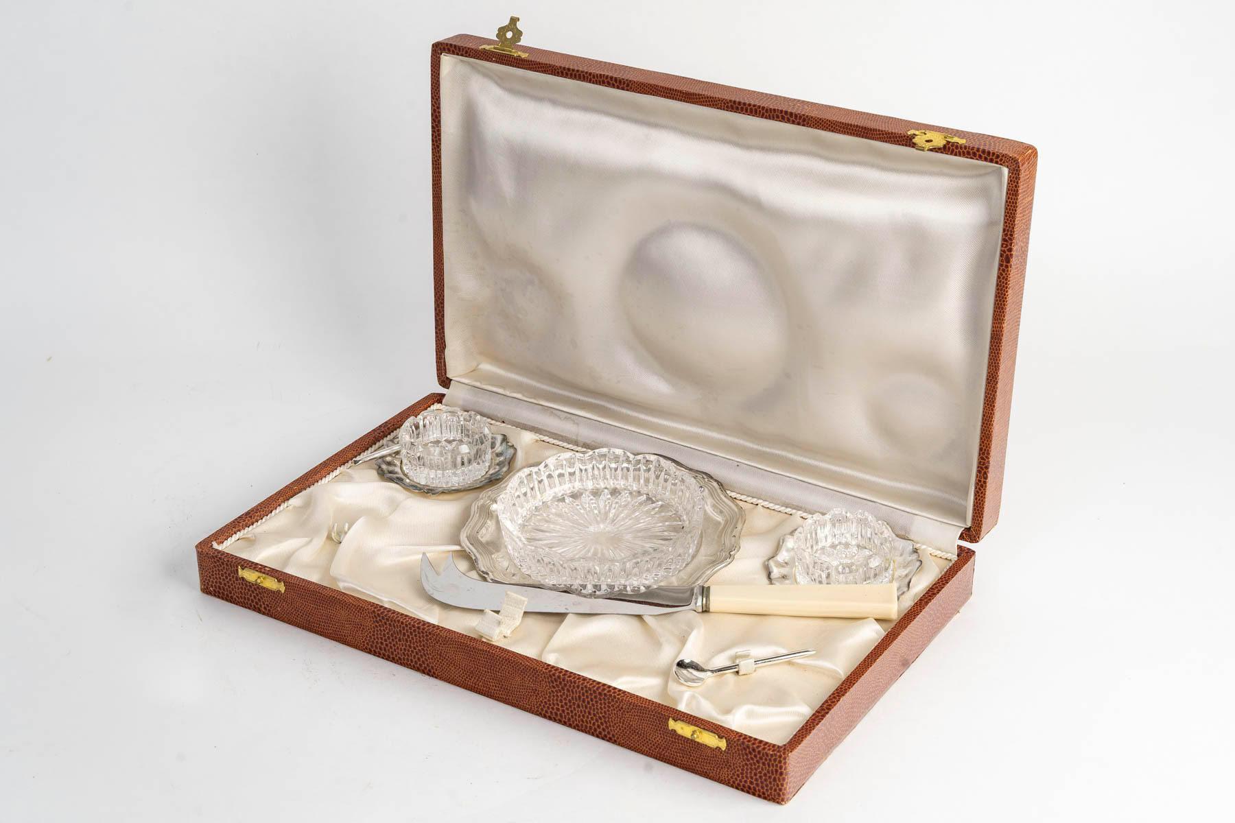 Juego de Salero y Pimentero y Mantequera en su Caja, Siglo XX. Napoleón III en venta