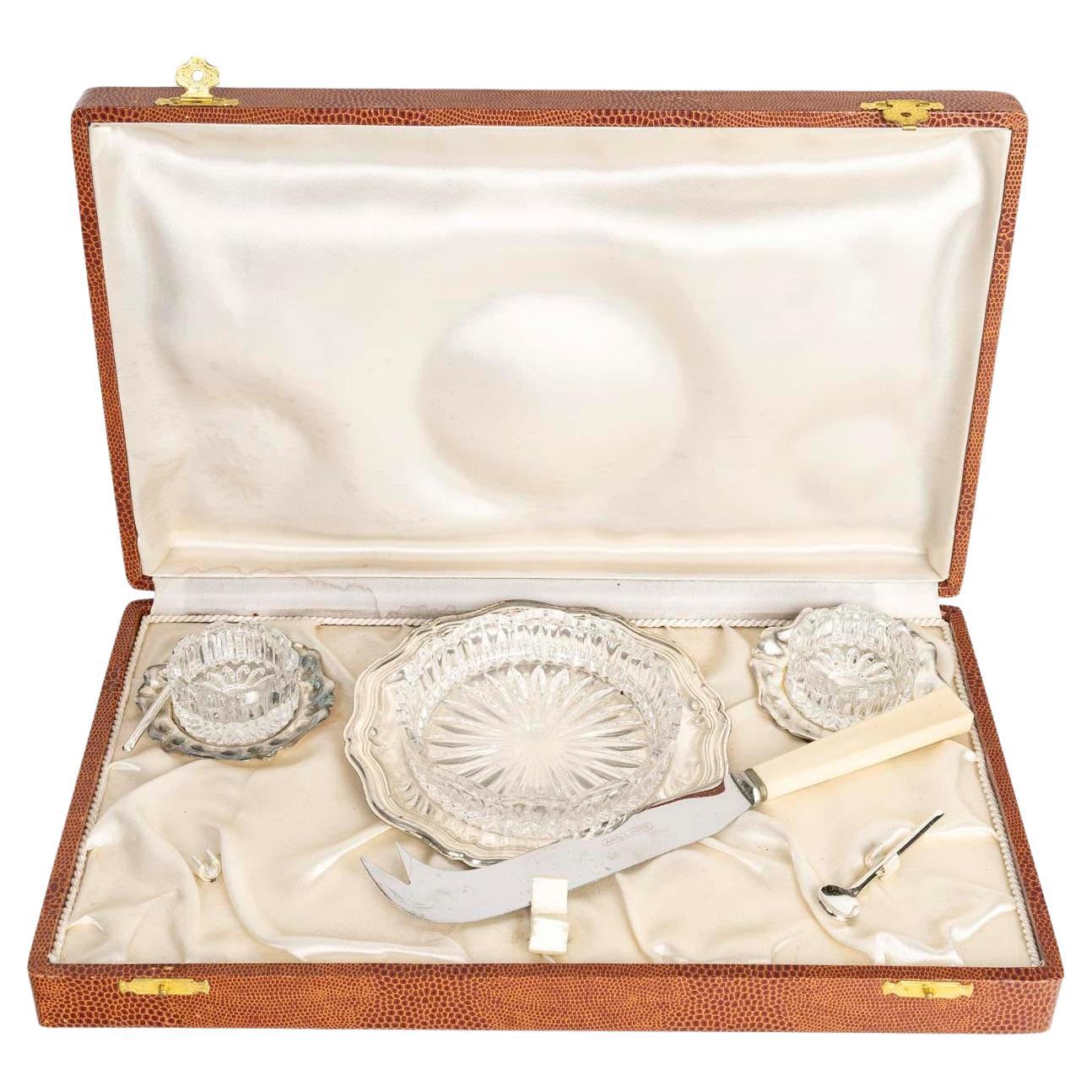 Juego de Salero y Pimentero y Mantequera en su Caja, Siglo XX. en venta