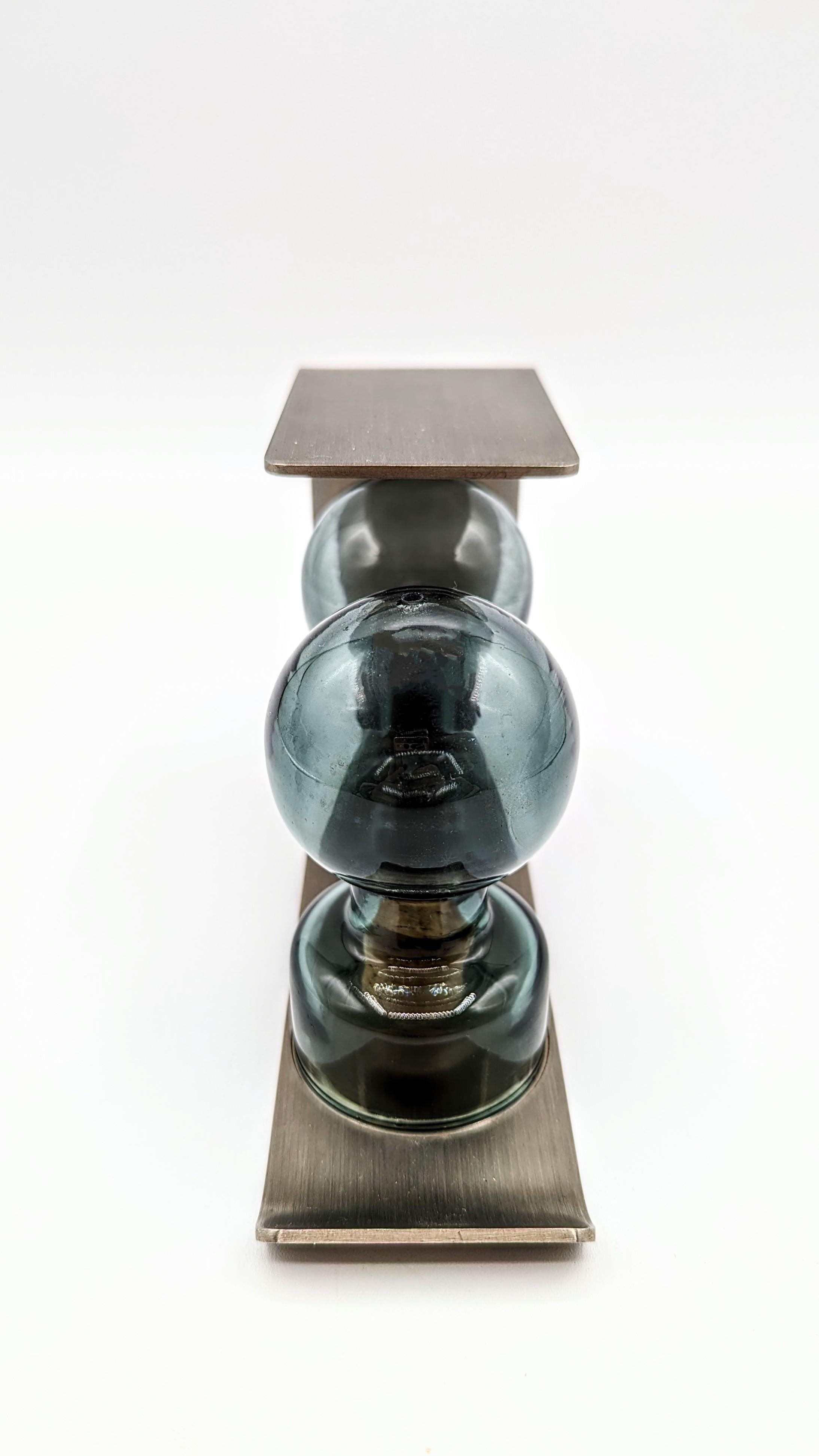 Rare and beautiful salt and pepper set by François Monnet for Kappa manufactured in France in 1970s. Brush aluminum structure with 2 handmade bottles in a incredible blue grey smoked glass. Very design and decorative object for a beautiful table.