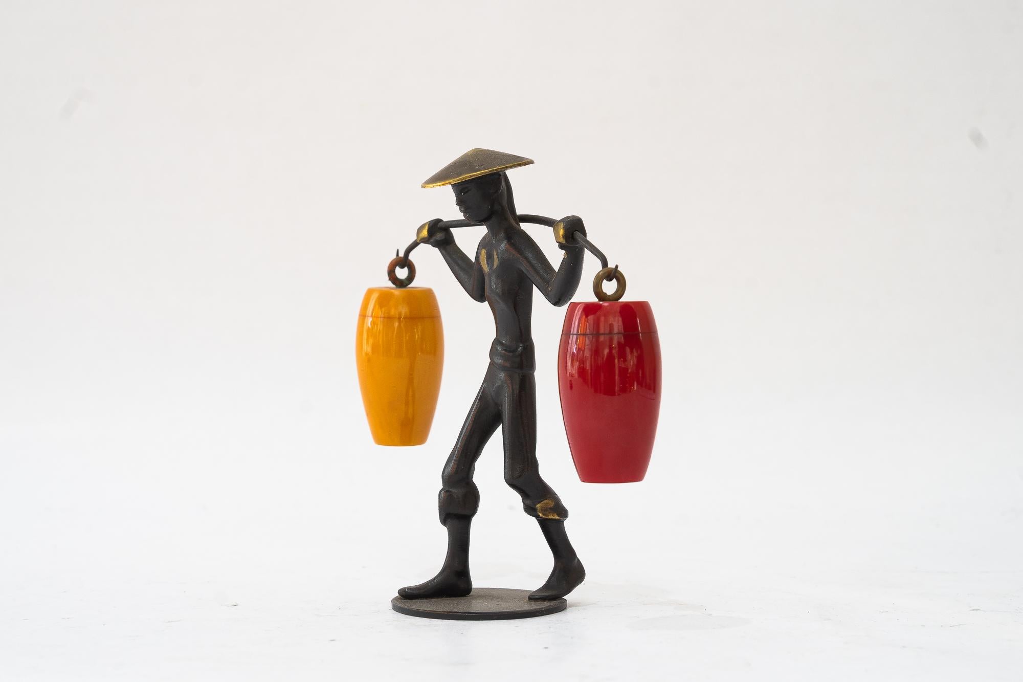 Porta sale e pepe figurina cinese di Richard Rohac.
Condizioni originali.