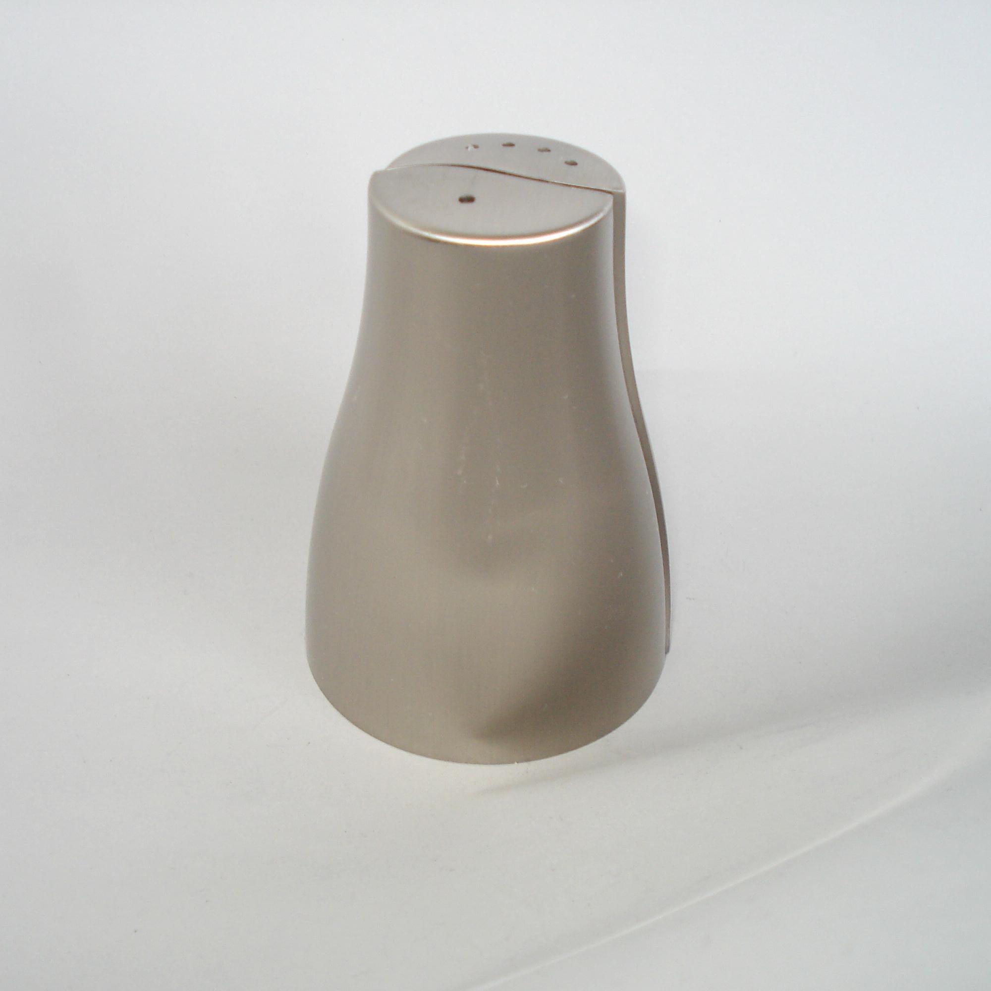 Acier Set de salières et poivrières par Jona Design/One en vente