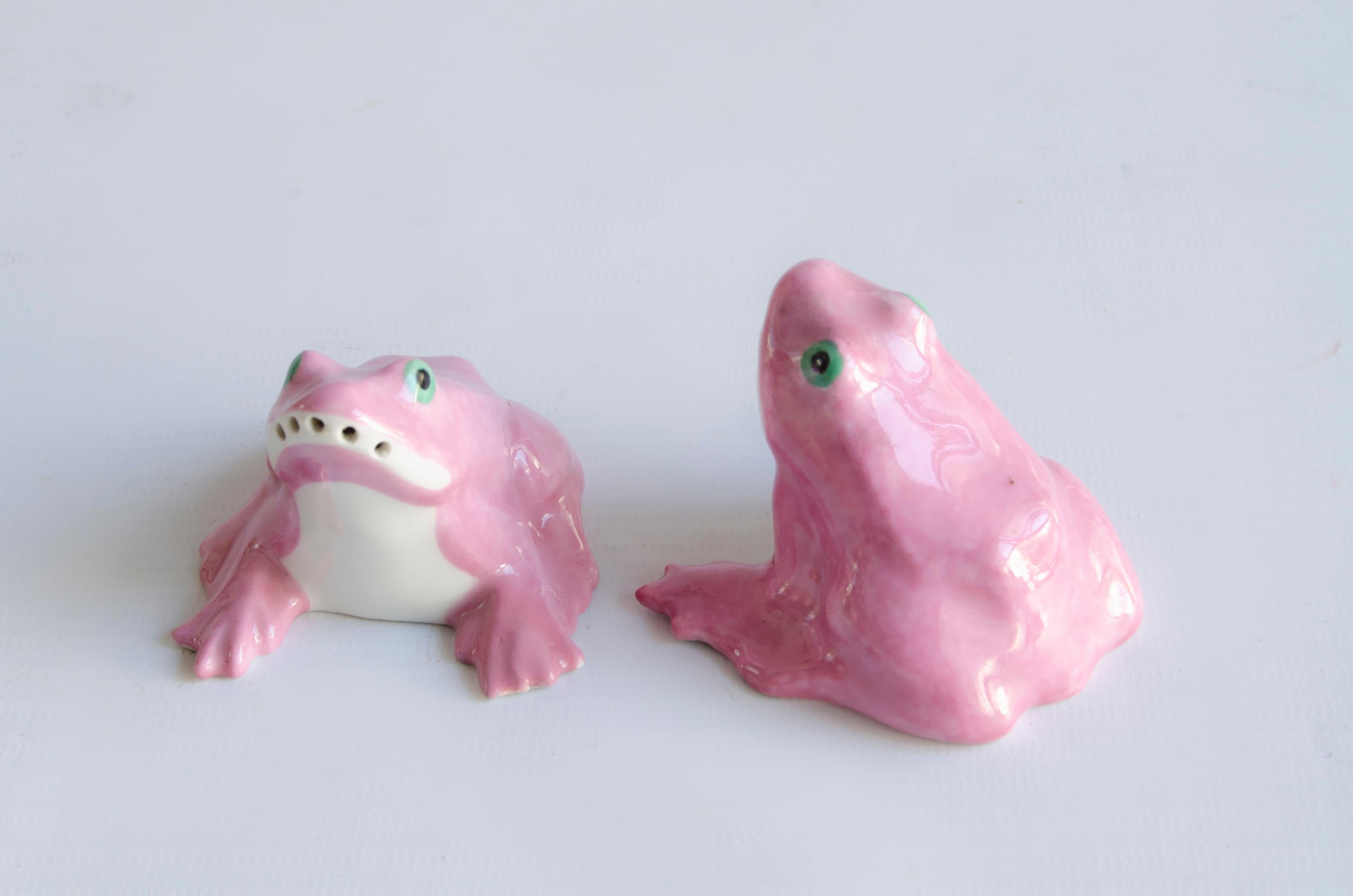 Salt and pepper shakers (frogs) Limoge
design Edouard Sandoz
circa 1930
origin France in perfect condition.