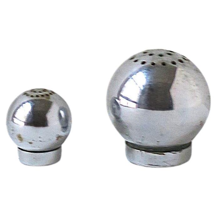 Salt and Pepper Shakers, Modern, Russel Wright for Chase, 1935 im Angebot