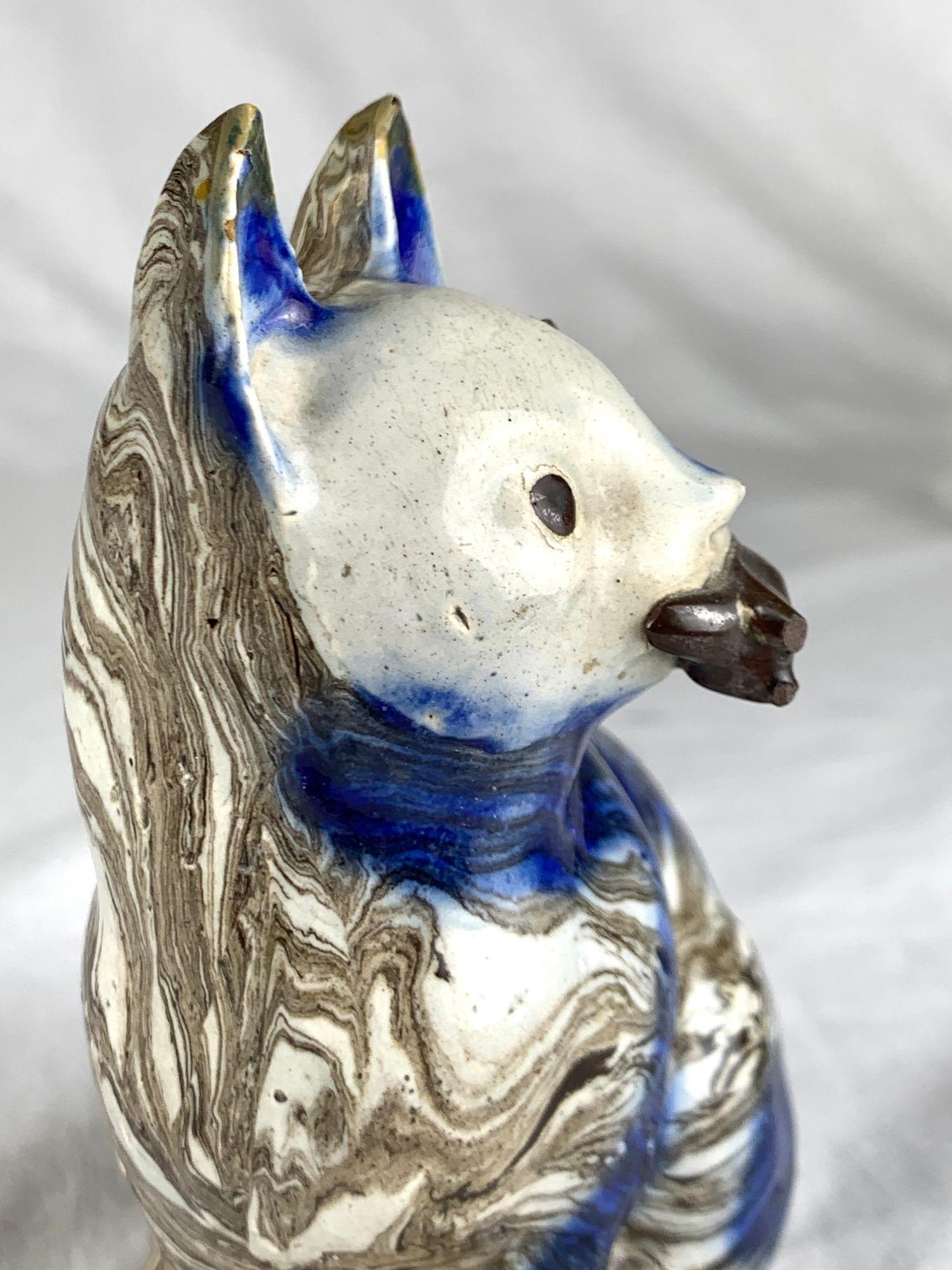 Artisanat Chat en agateware salé portant une souris Angleterre milieu du 18e siècle 1745-1760 en vente