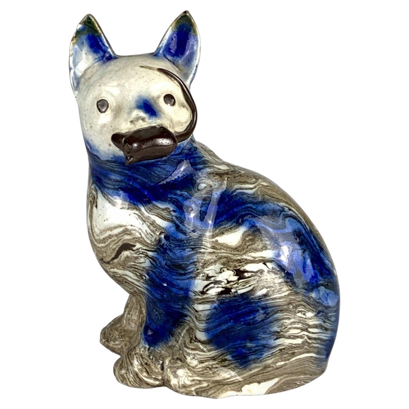 Chat en agateware salé portant une souris Angleterre milieu du 18e siècle 1745-1760