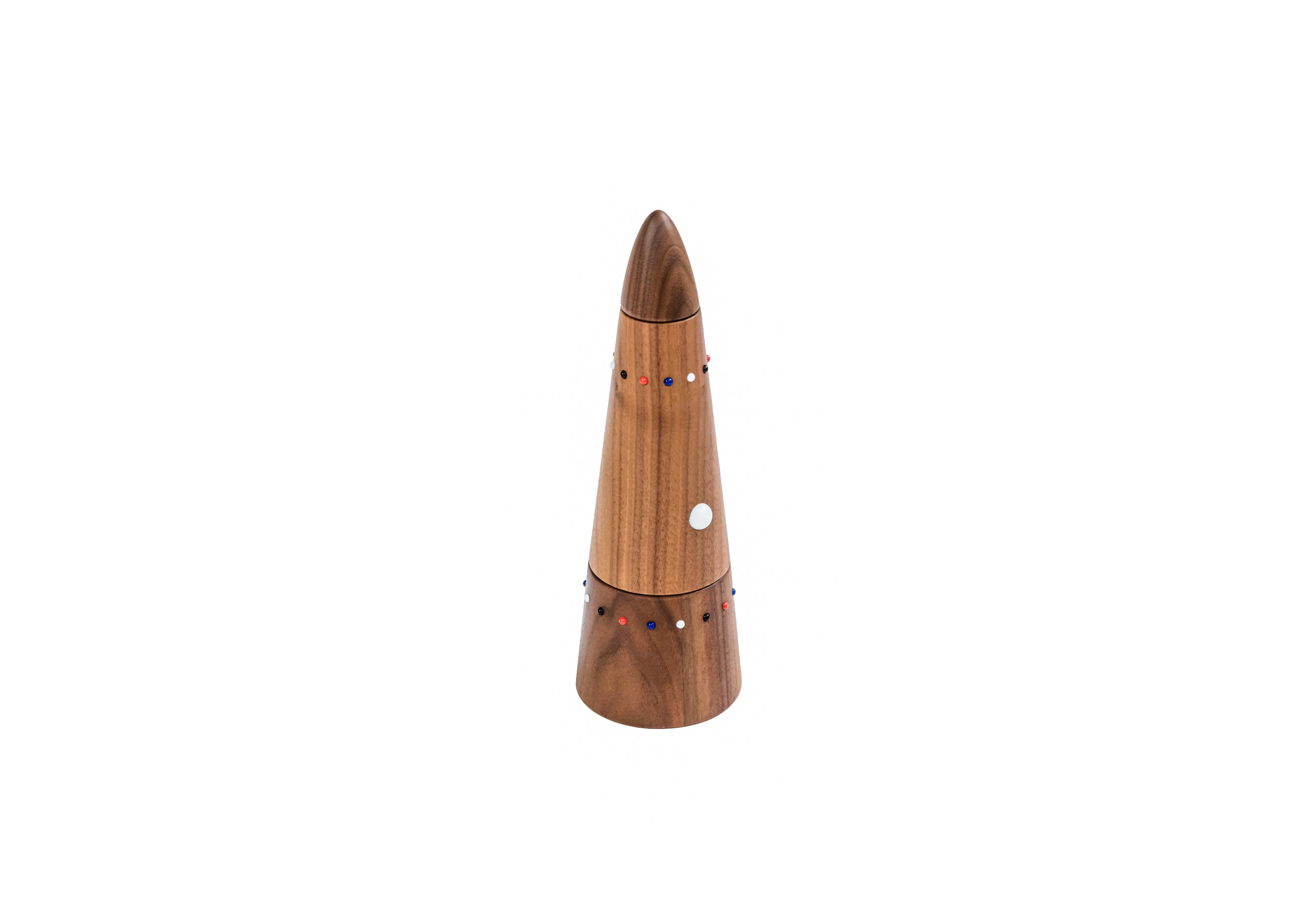 International Style Salt mill and pepper grinder set in walnut wood from the SoShiro Pok collection For Sale