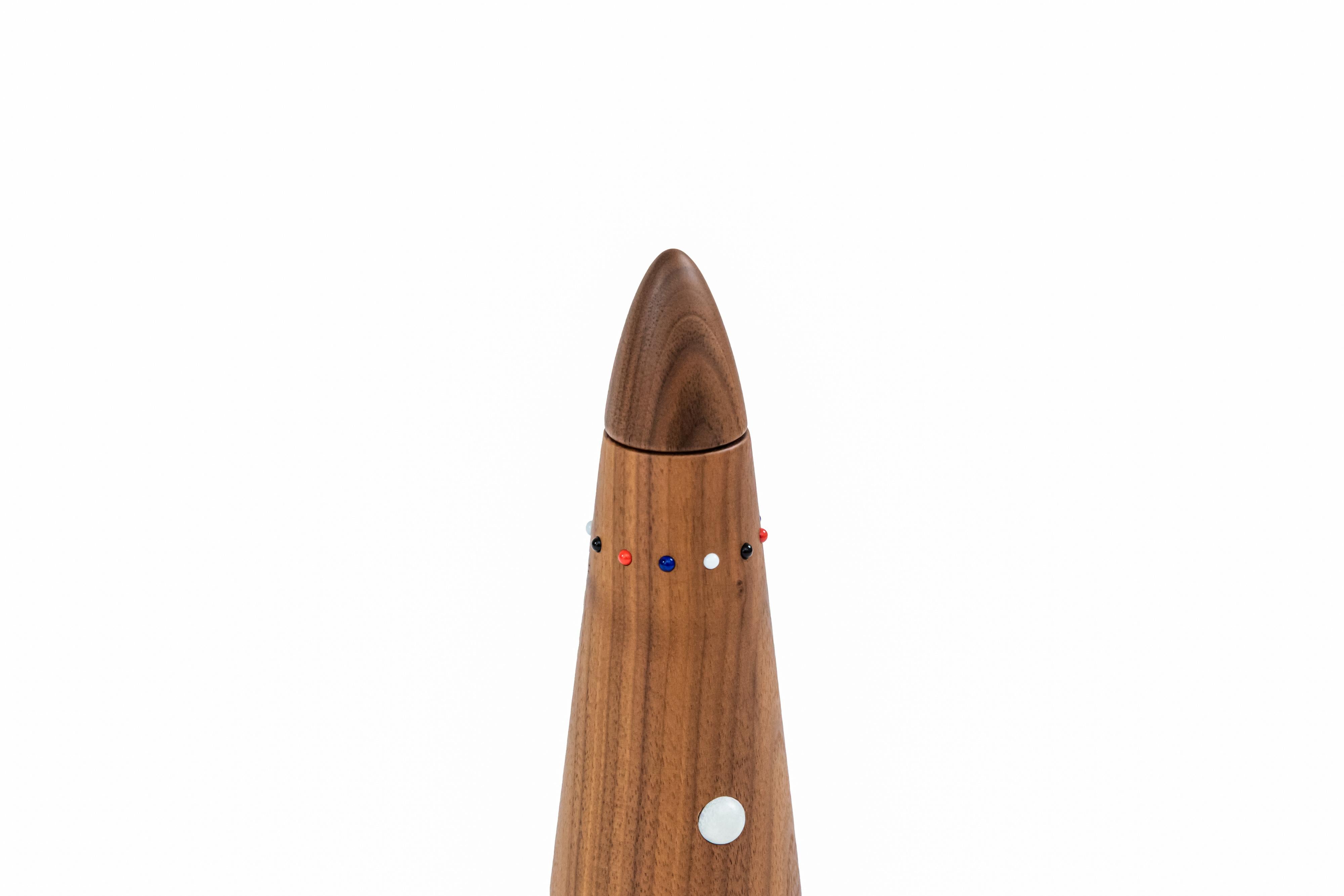 Beaded Salt mill and pepper grinder set in walnut wood from the SoShiro Pok collection For Sale