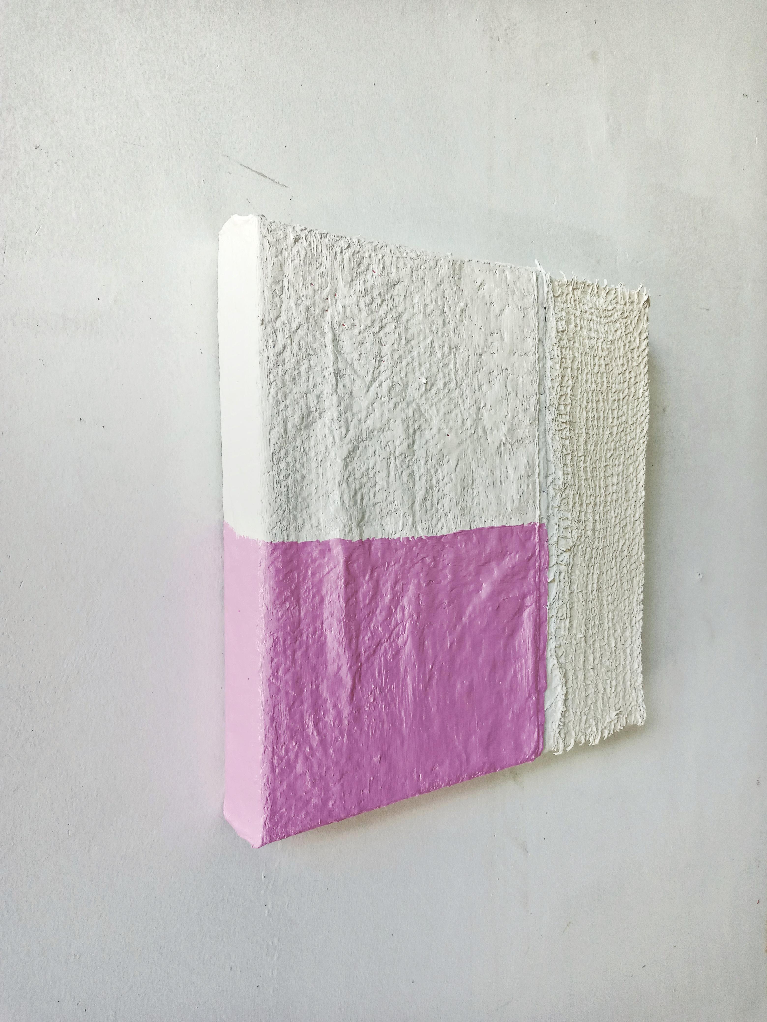 Salz der Erde (2021)
Acryl-, Kleister-, Plastik- und Schnursäcke auf
leinwand
30 x 30cm

Bildung
MA Bildende Kunst, Chelsea College of Art, London (2015/16)
Einzelausstellungen
Scratchcard Paintings, Oliver Spencer - London, Juli 2019
No