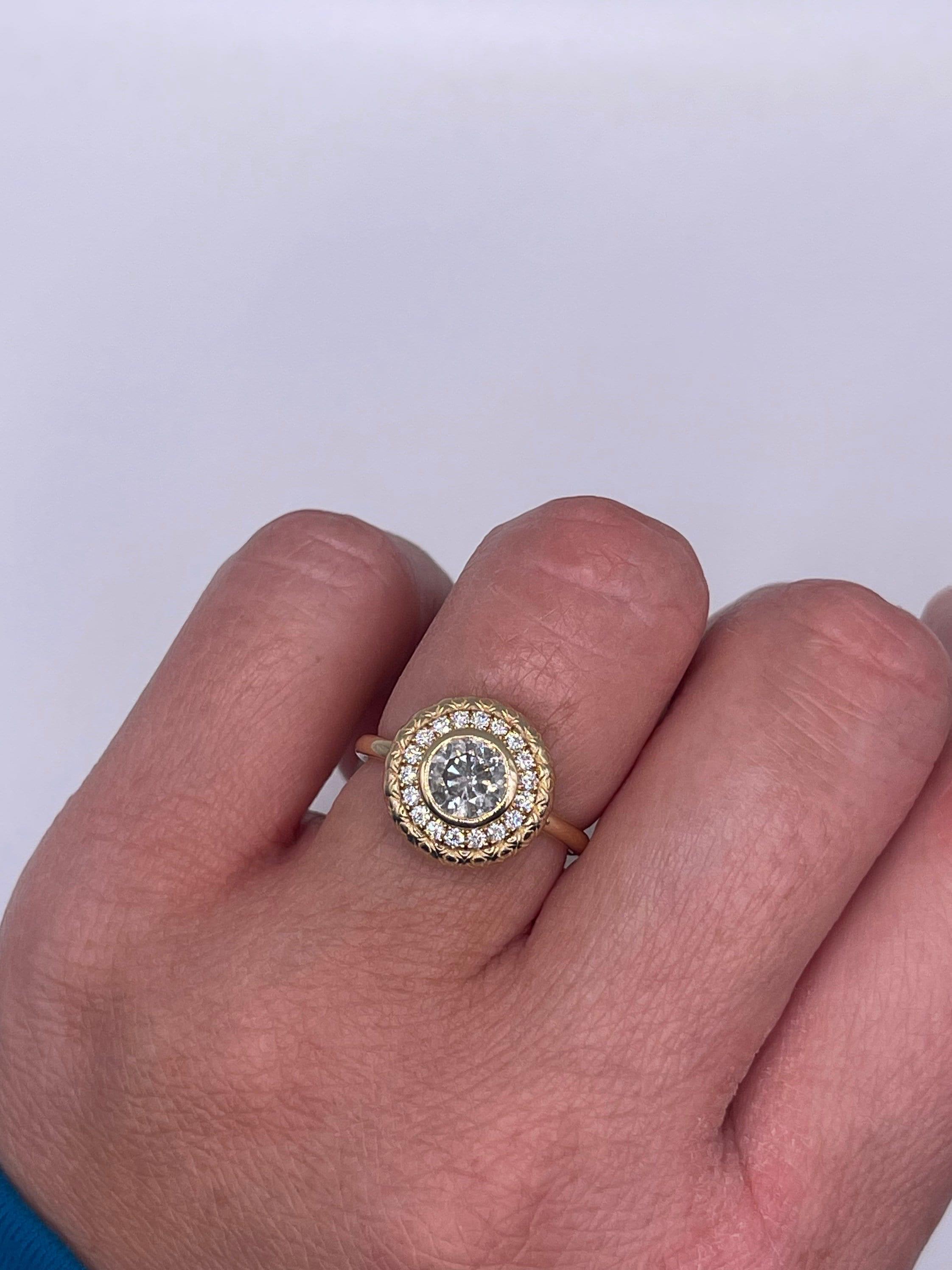 Femenino o masculino Sal Pimienta Anillo de diamantes 18KT oro amarillo anillo grabado anillo de compromiso en venta
