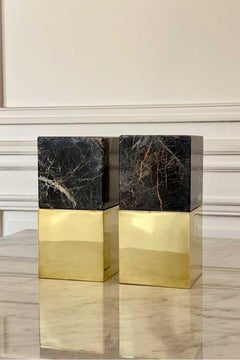 Par de Sujetalibros Salta Cuadrado Mediano de Onix Negro y Latón