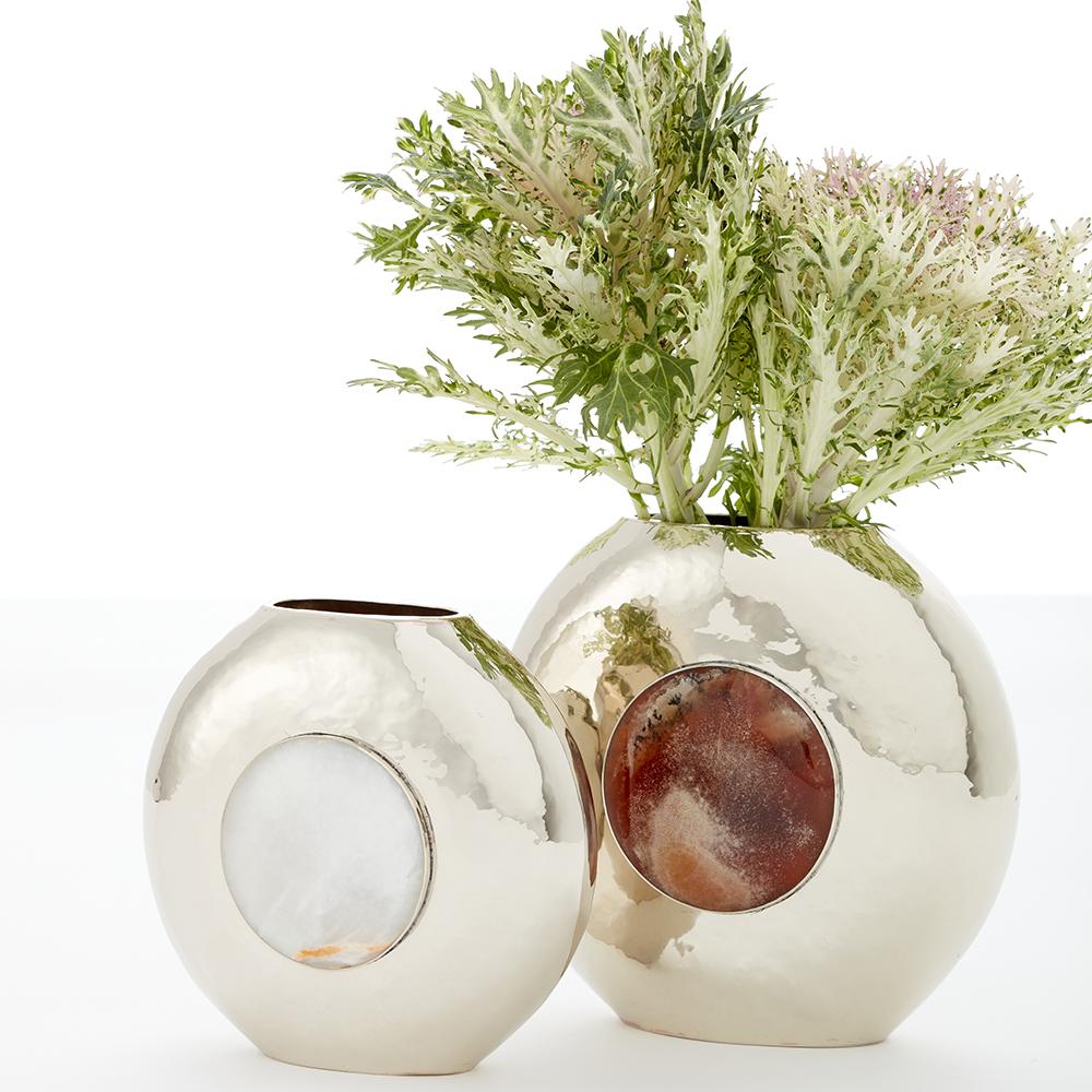 Salta Große runde Blumenvase, Alpaka Silber & Brauner Onyx (Organische Moderne) im Angebot