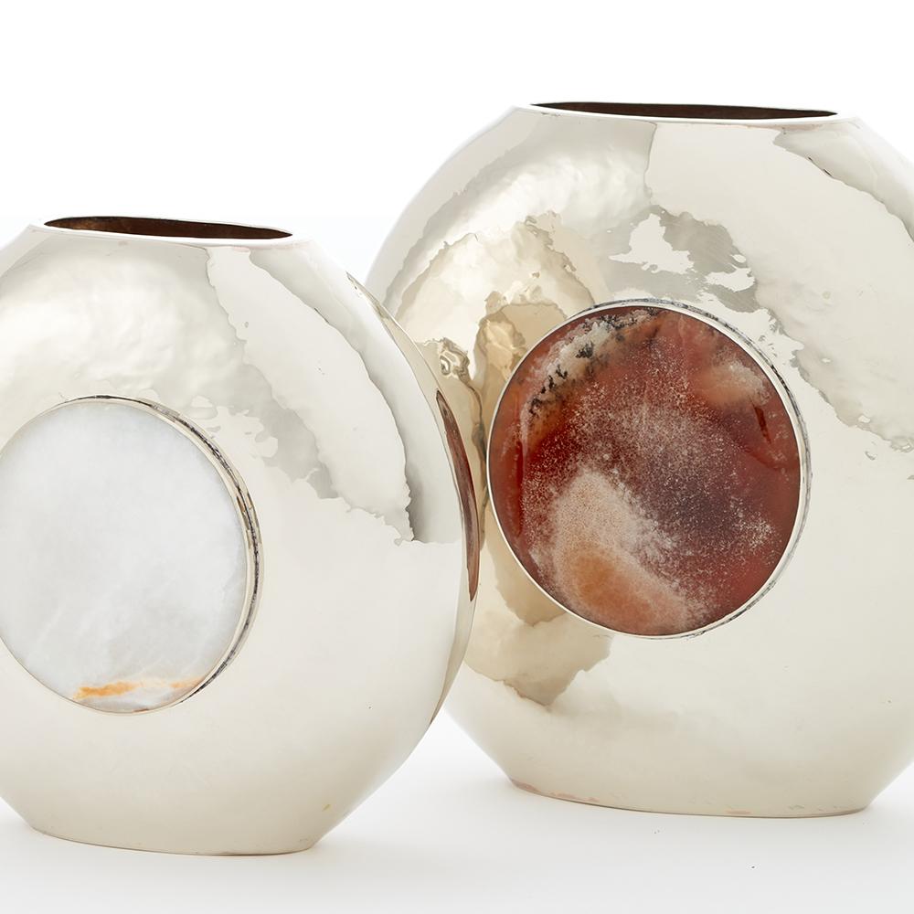 Argentino Vaso da fiori rotondo grande Salta, Alpaca Silver e Onice marrone in vendita