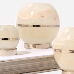 Salta Kleiner runder Kerzenhalter, Alpaka Silber & cremefarbener natürlicher Onyx Stein