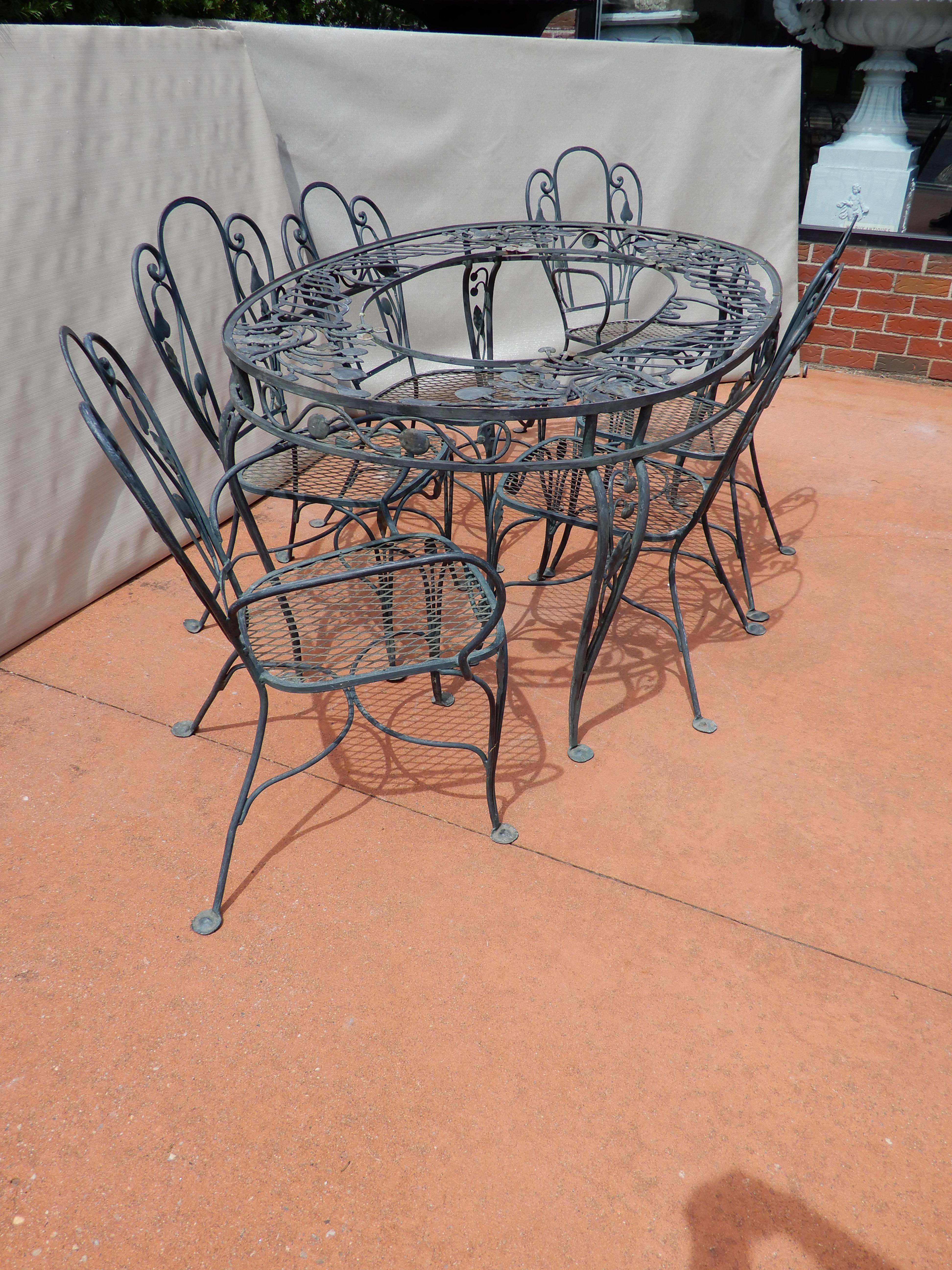 Salterini 7-Piece Dining Set In Distressed Condition In Long Island, NY