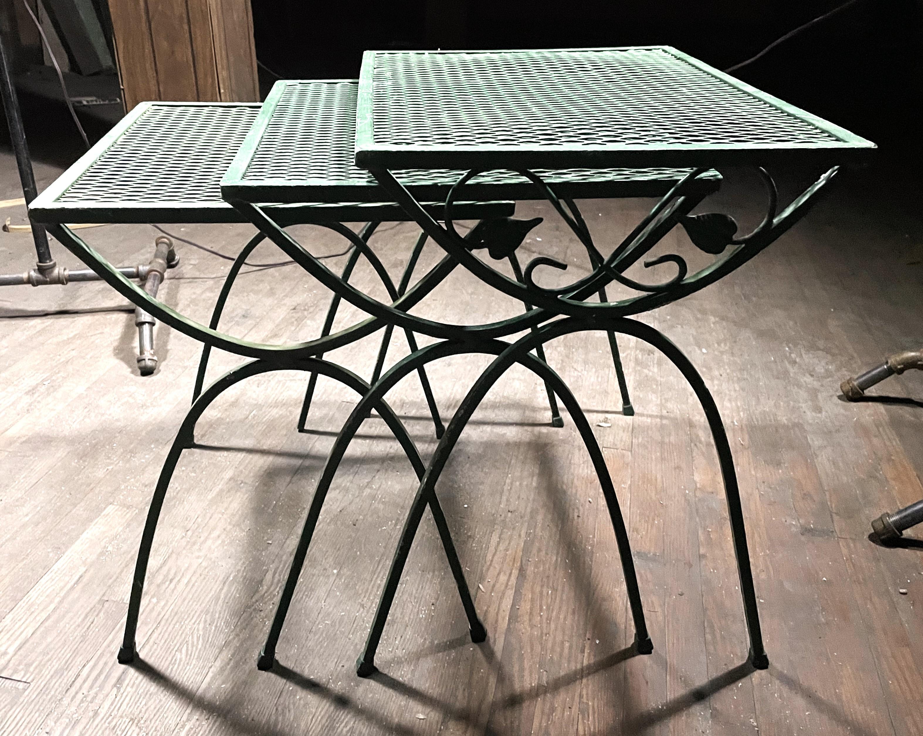 This is a very sweet set of three wrought iron nesting tables by Salterini in the simple but lovely ivy and vine pattern that have been painted a bright forest green. They would be fabulous with any wrought iron patio/garden furniture and would make